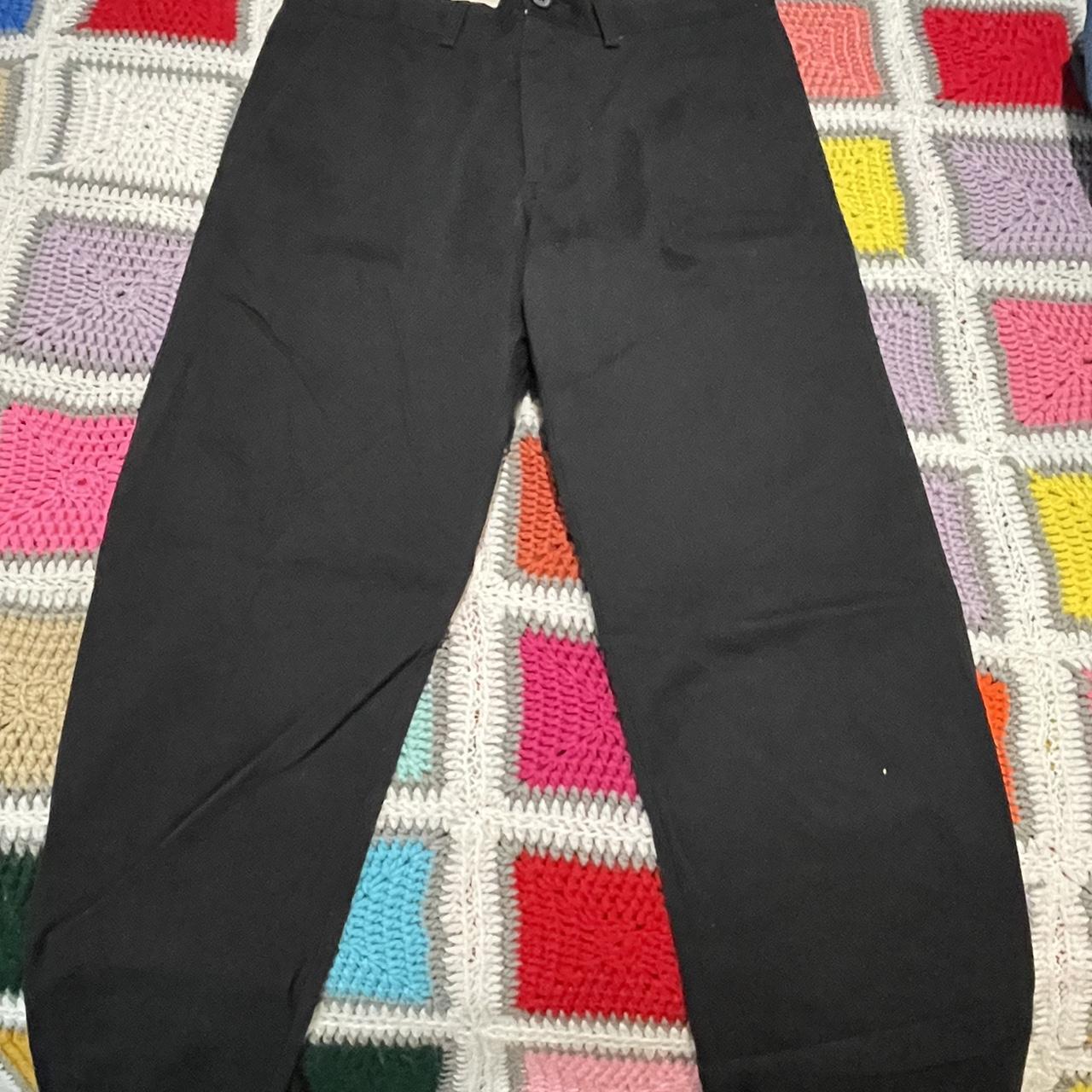 008439. 60 32. DK GREY Retail $ 80.00 Cotton Casual Pants by HAGGAR  COMPANY. PREM NOIRON KHK PLAIN Whs A: 1