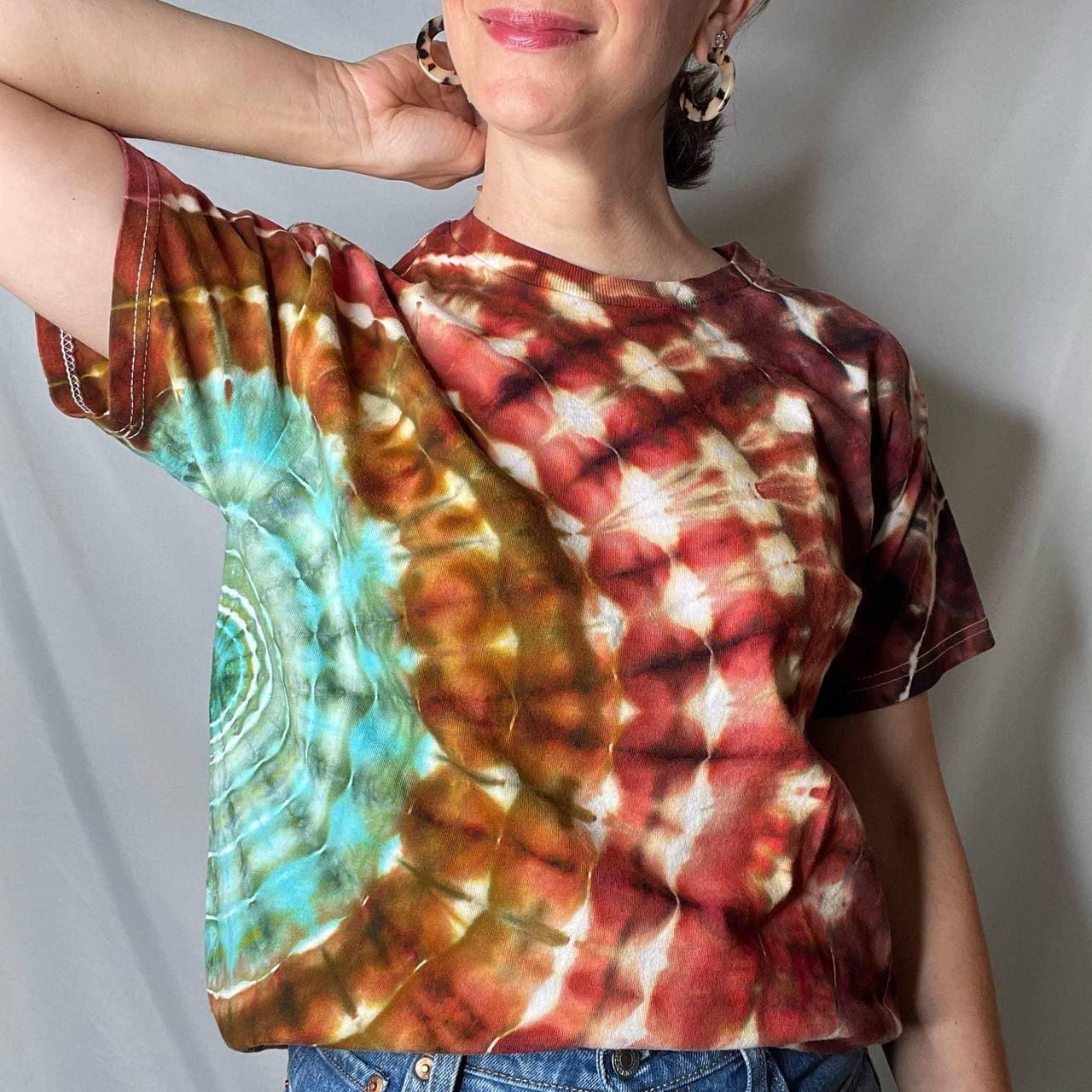 I love this stunning multicolored tie dye tee...