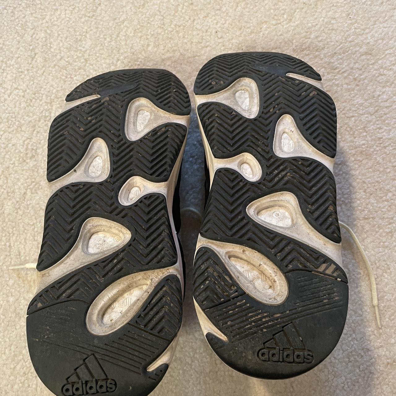yeezy waverunner size 8