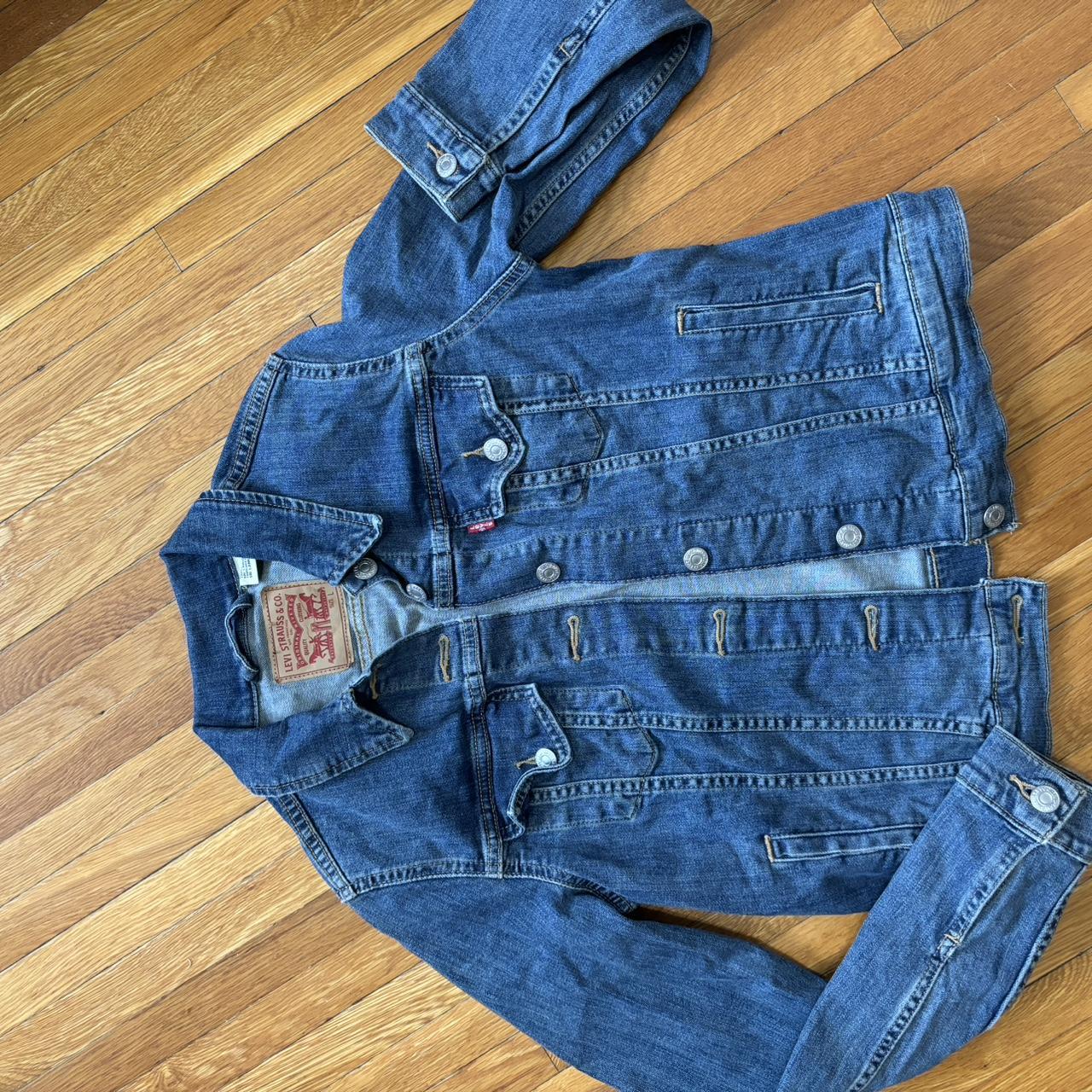 Levis denim jacket size L is not oversized and can