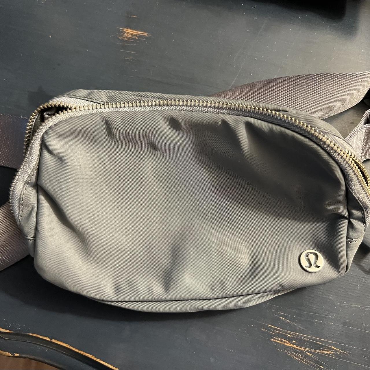 Lululemon Women's Grey Bag | Depop