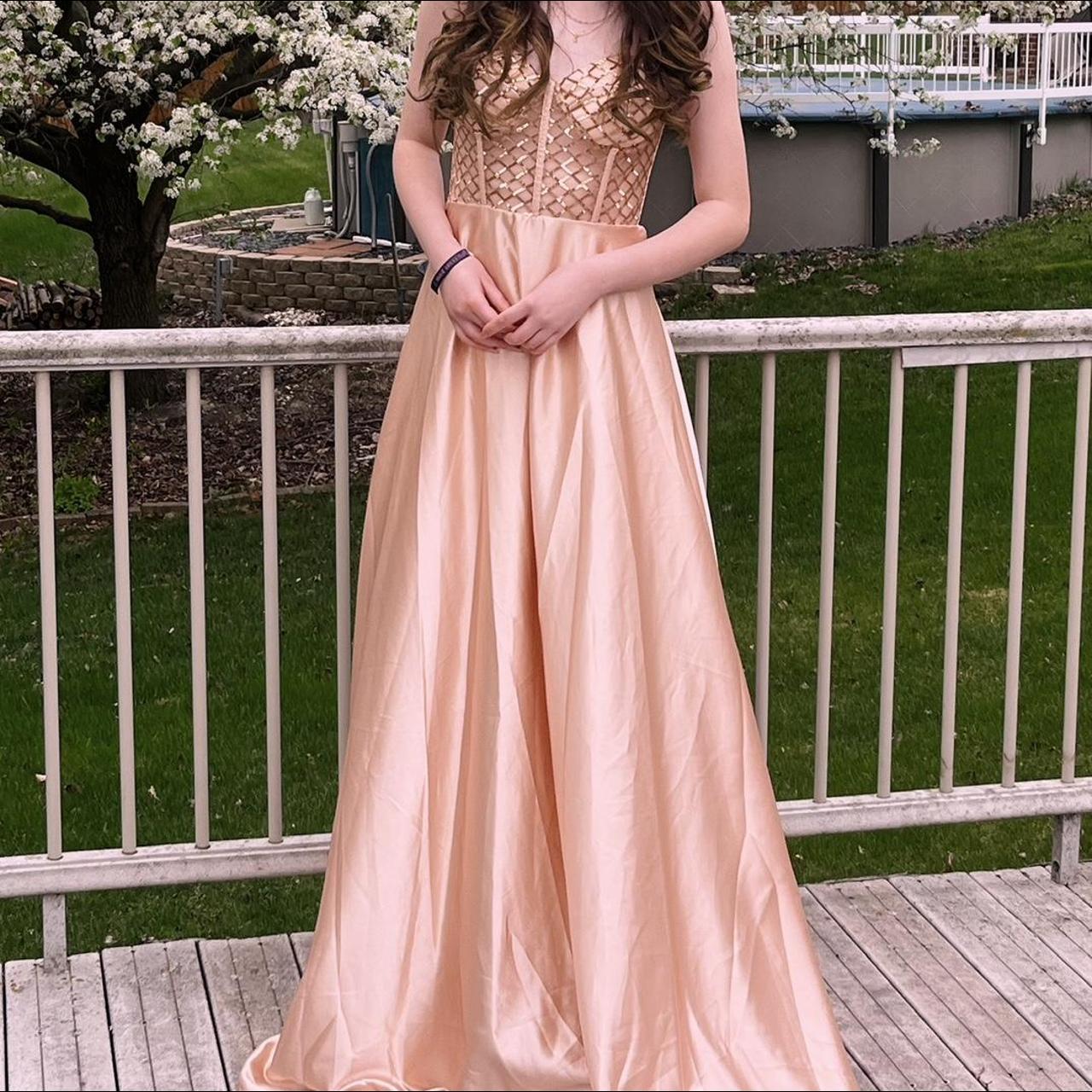 Windsor gold hot sale prom dress