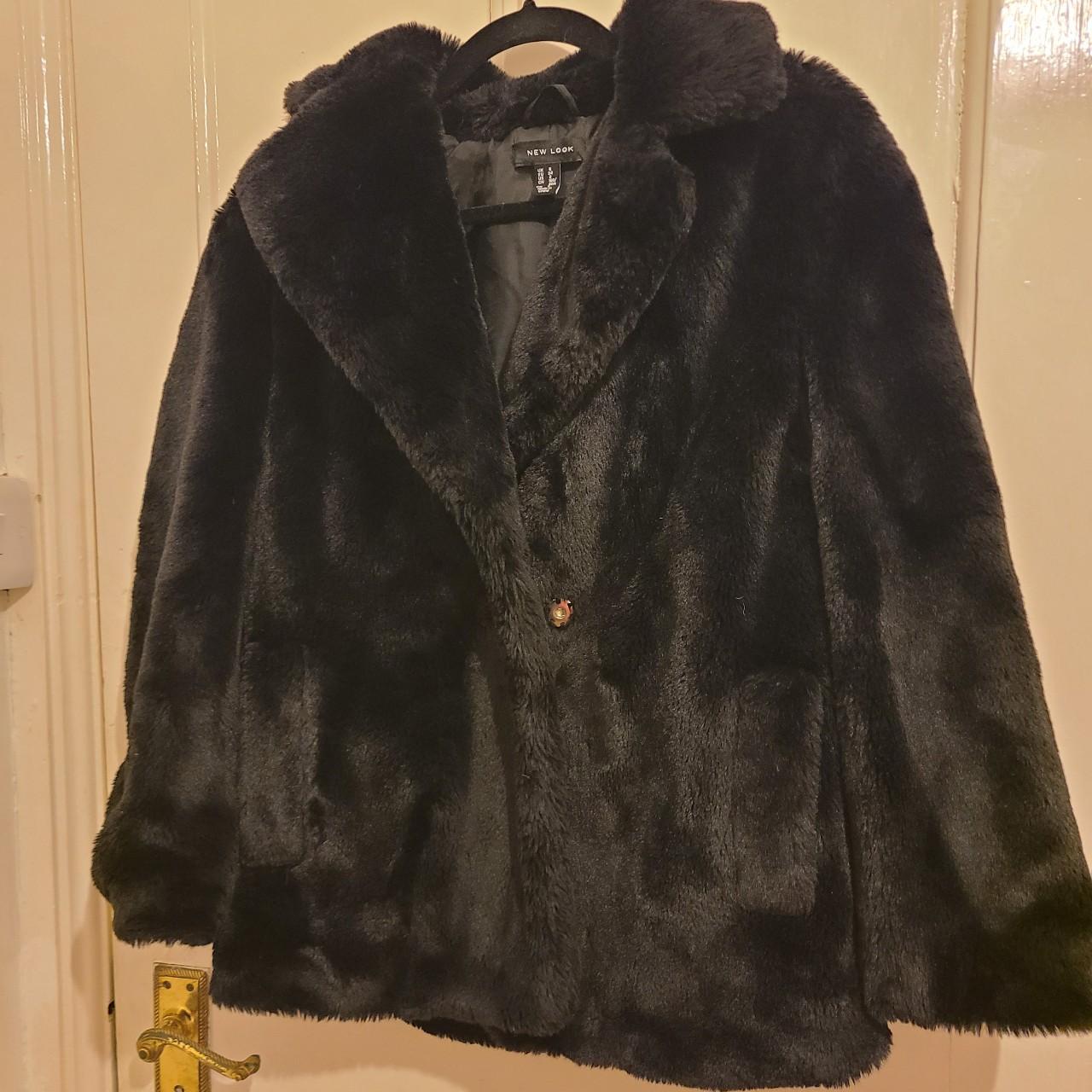 Newlook black fur coat Size 6 Never worn - Depop