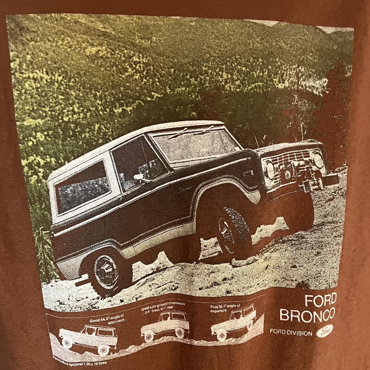 Decked Out Duds Ford Bronco T-Shirt Mens Graphic Tee, Men's, Size: Small, Gray