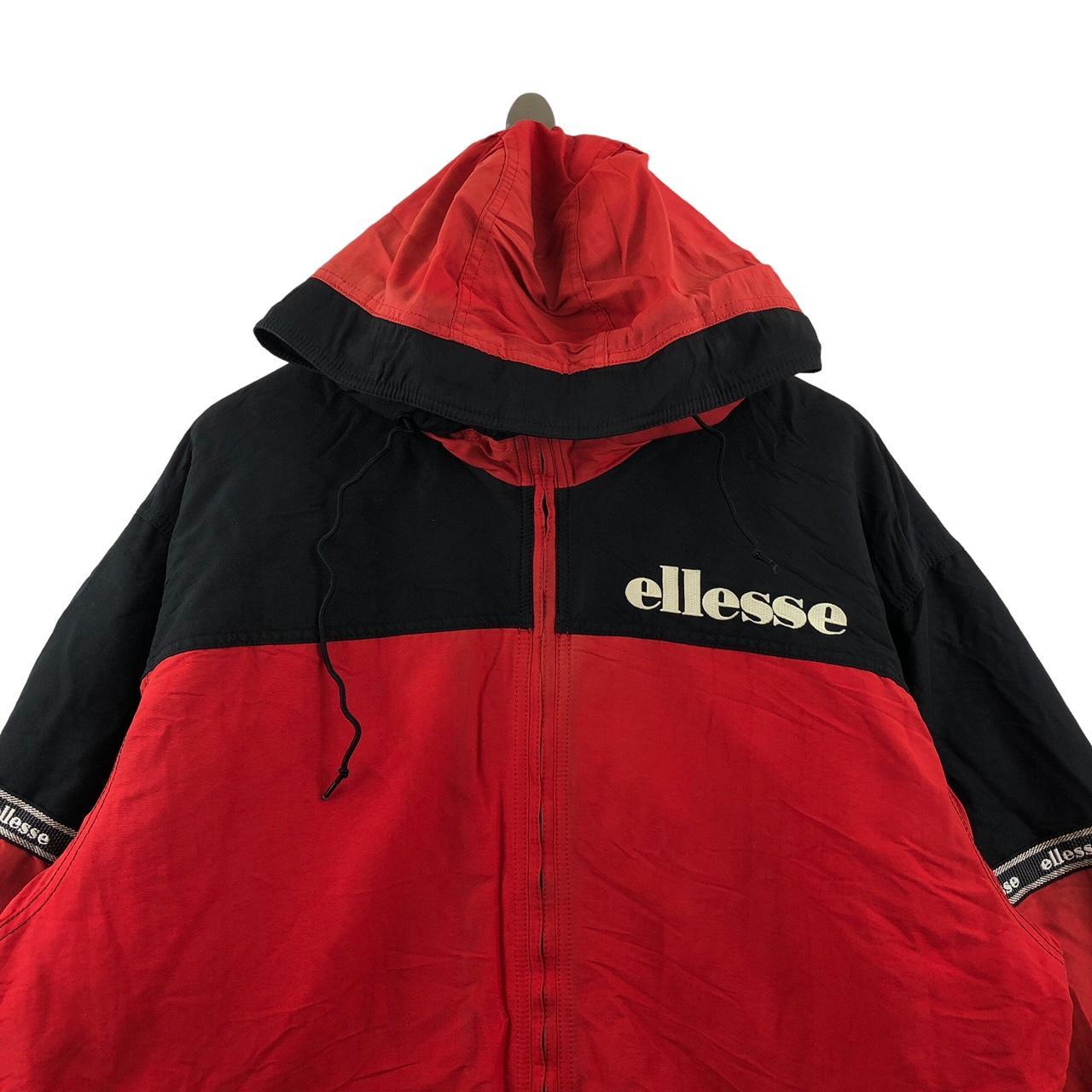 Ellesse フード付きレッドジャケット Ellesse フード付きレッドジャケット
