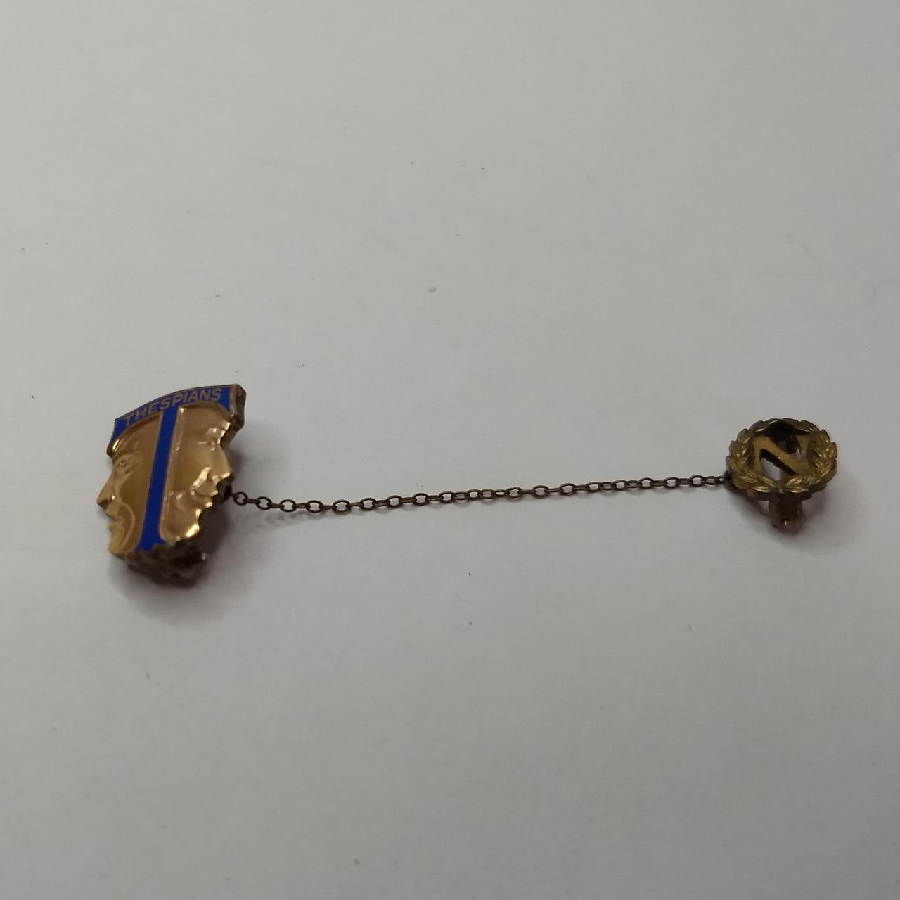 item listed by allthecatsthrift