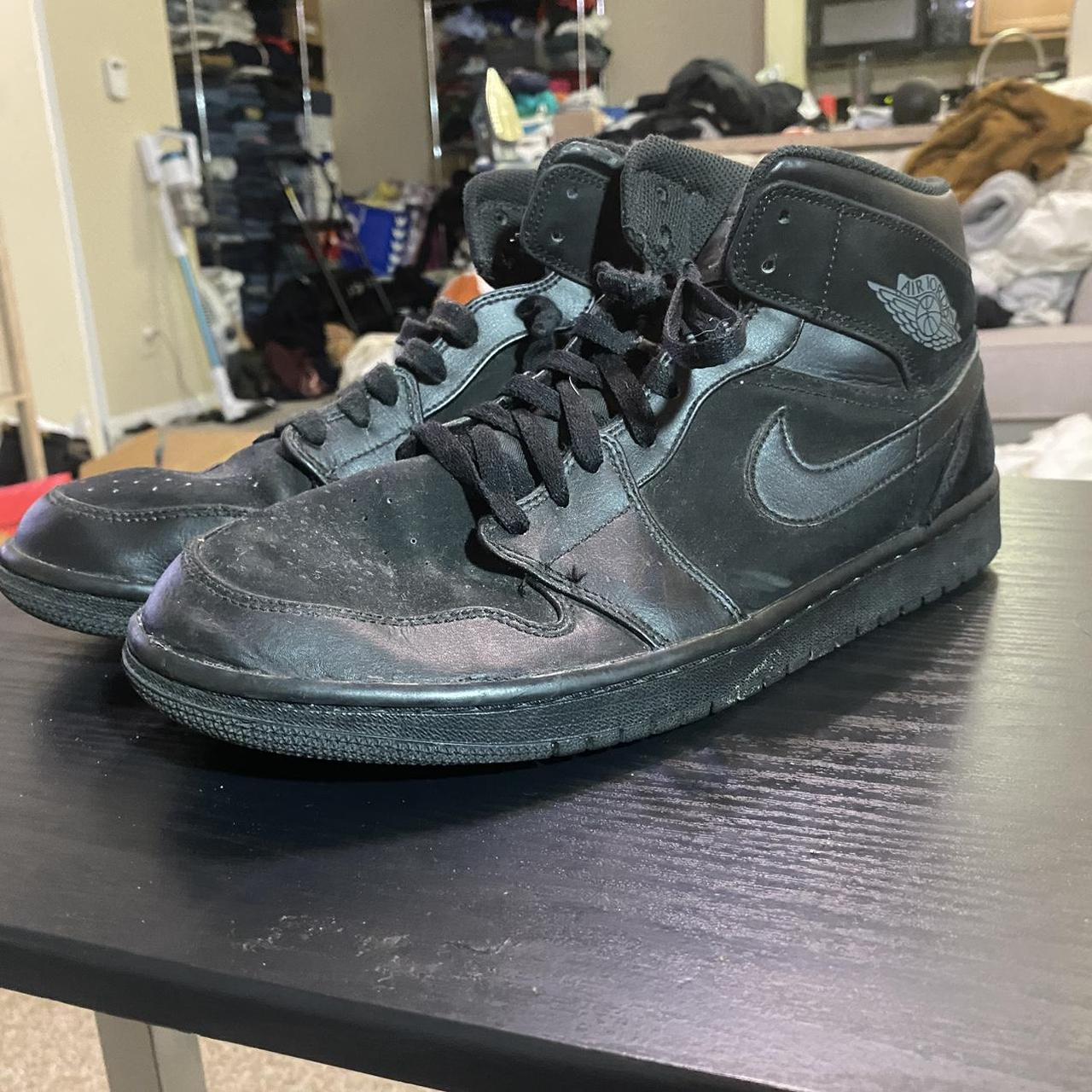 Air jordan 1 mid triple grey on sale