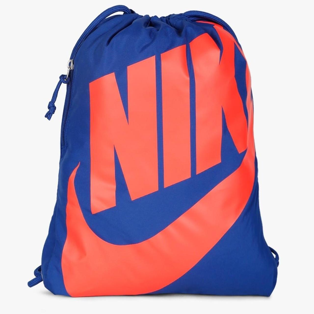 Nike One Club Women's Training Duffel Bag (24L). Nike CH