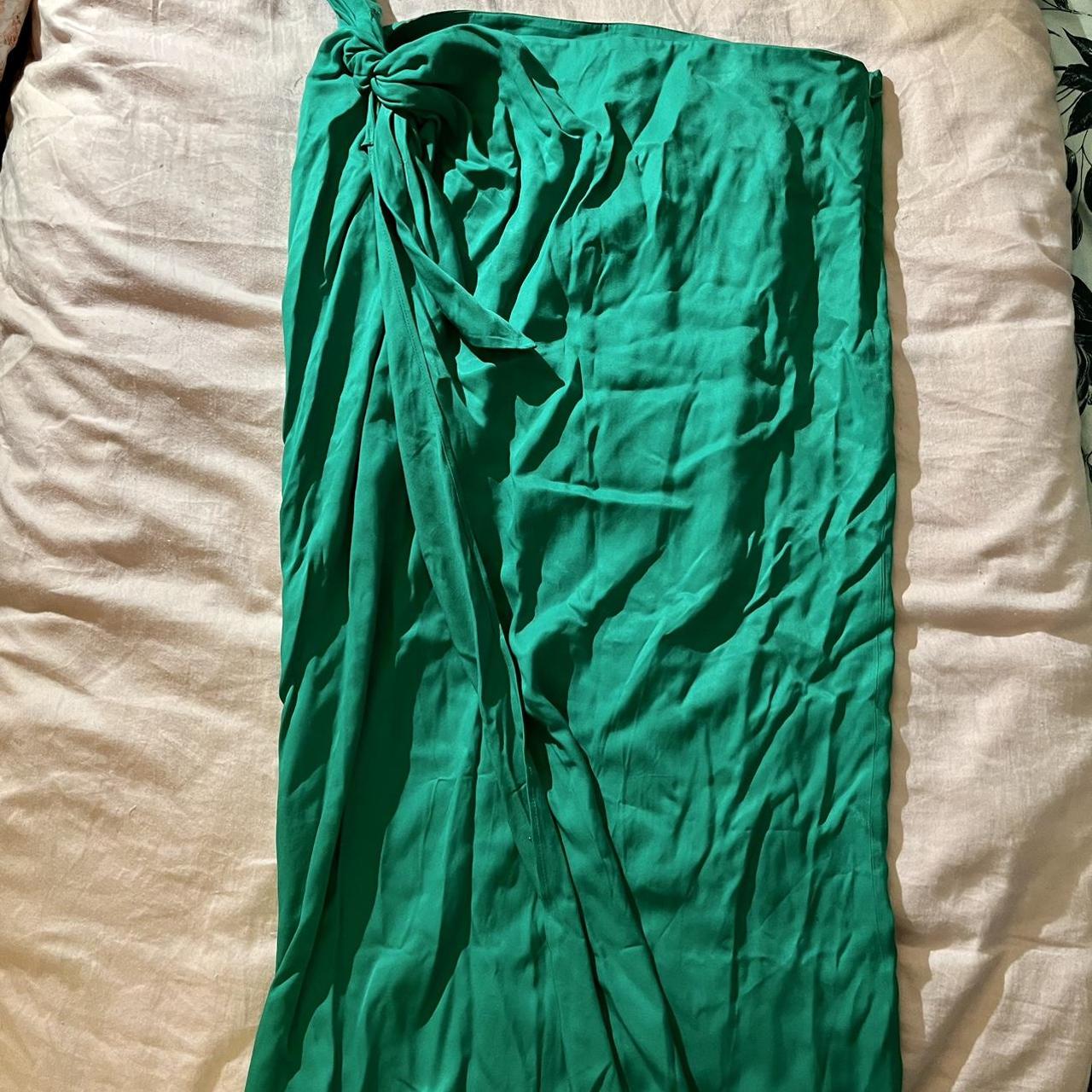 Zara Women's Green Skirt Depop