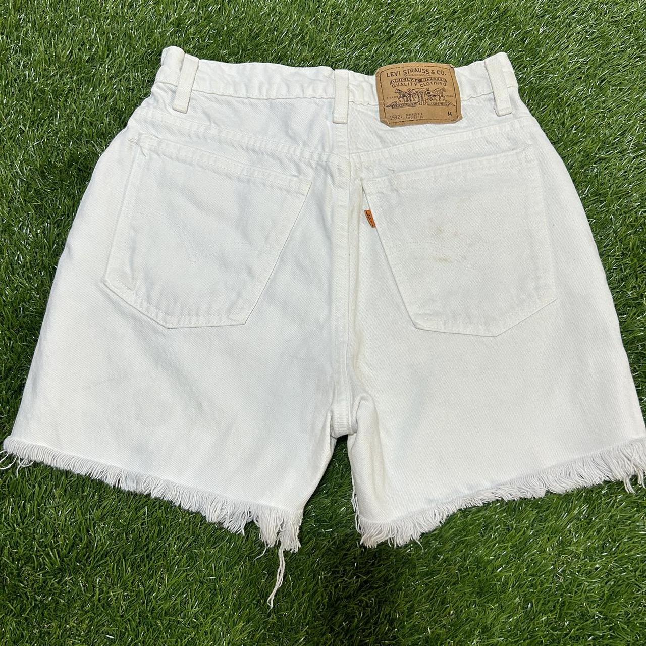 Levi sale white shorts