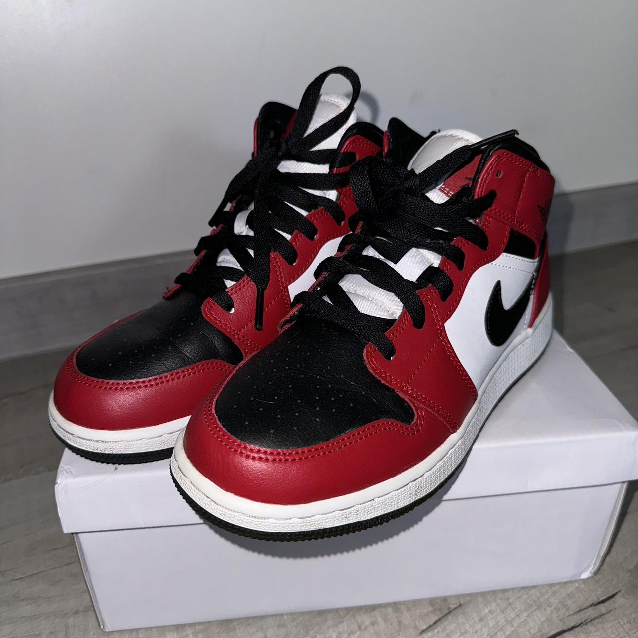 jordan chicago mid red