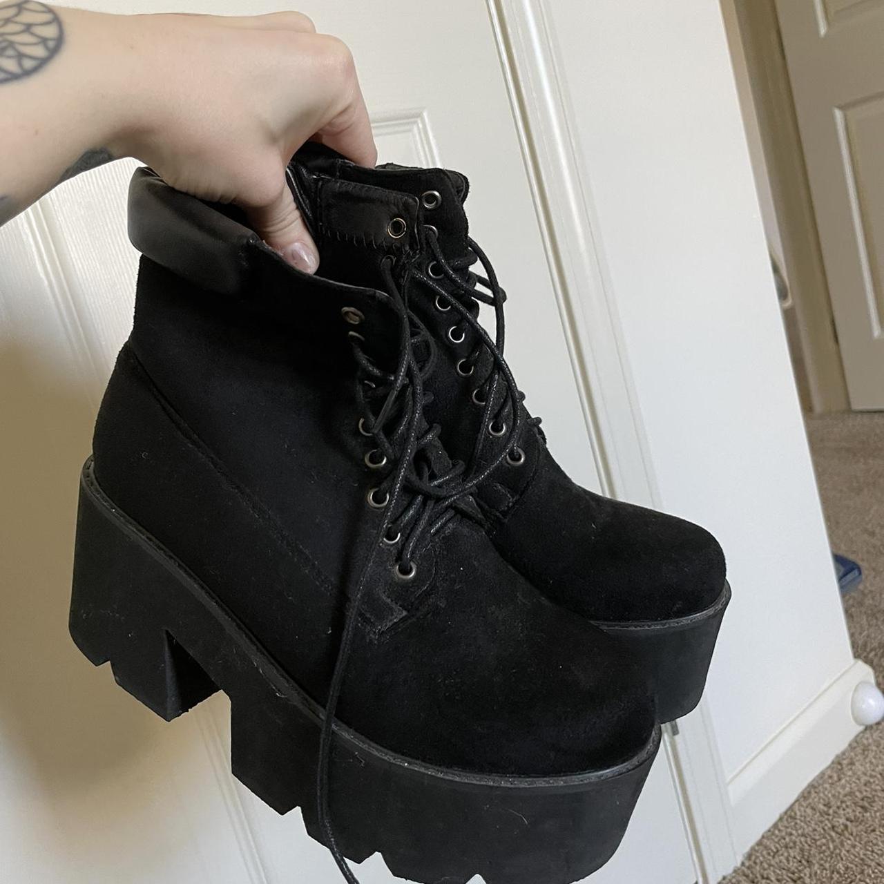 comfy black boots