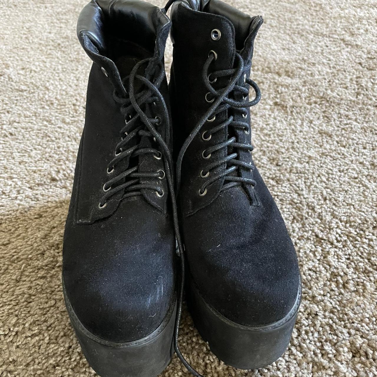 comfy black boots