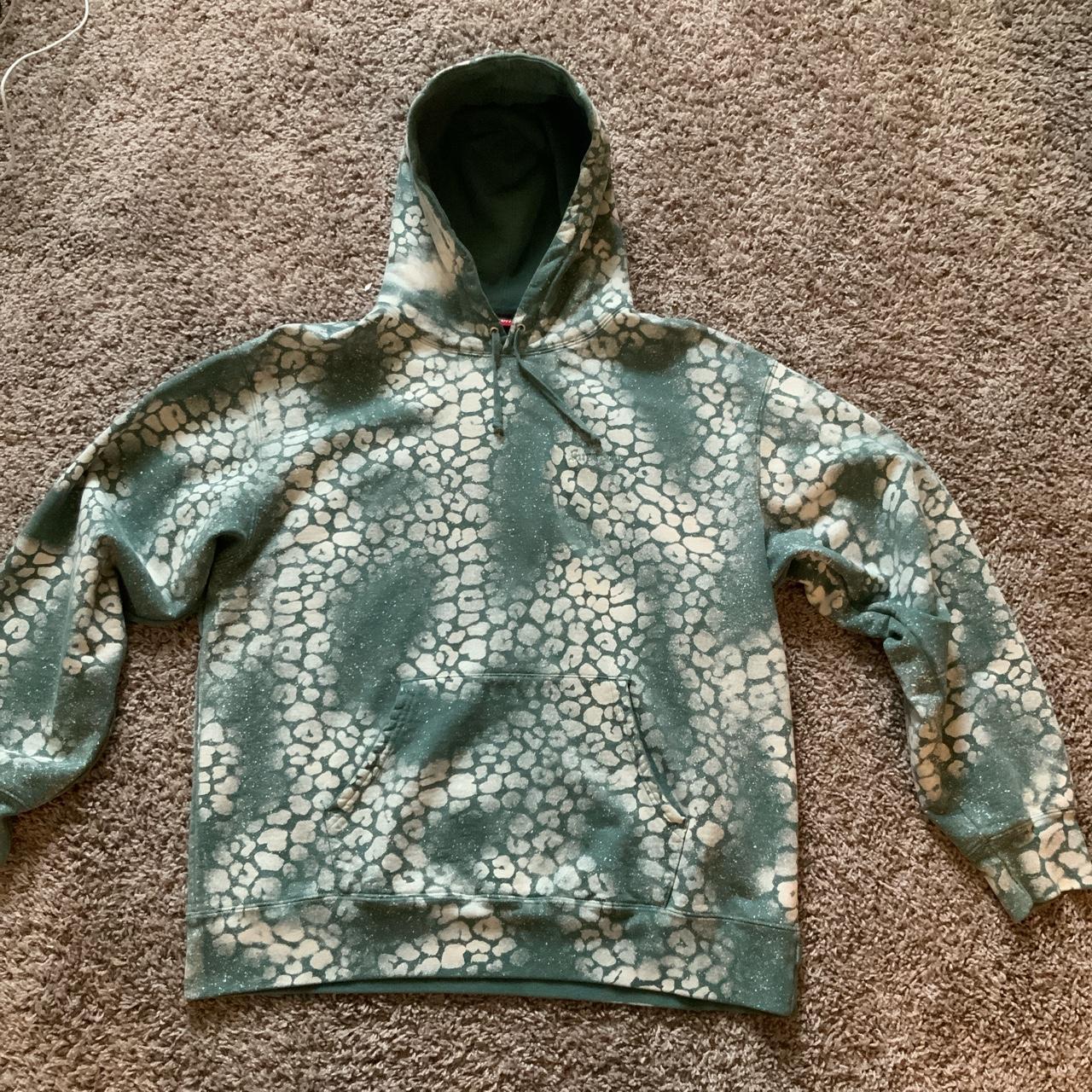 Rare supreme hoodie , Size XL, Super cool colors...