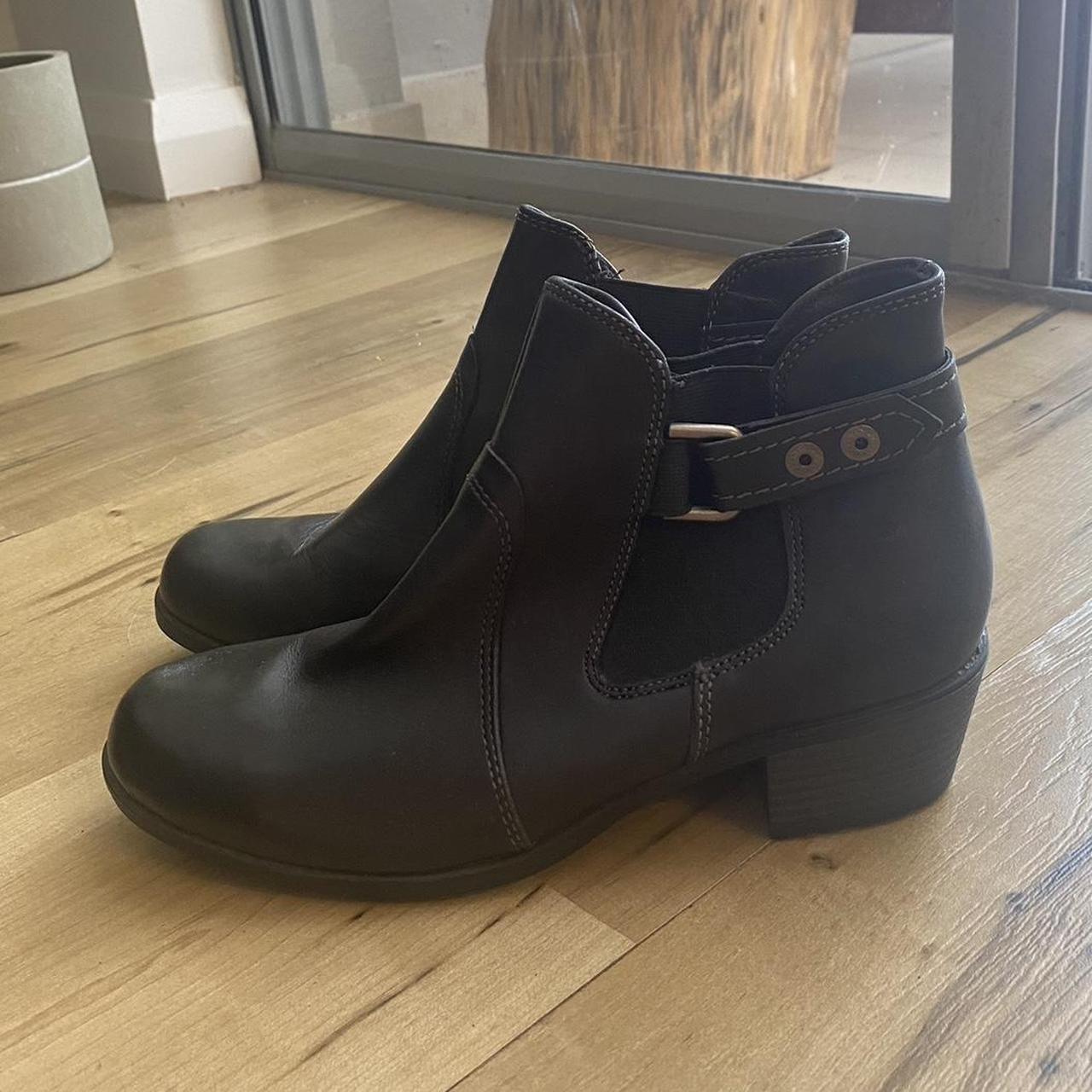 buckle chelsea boots womens