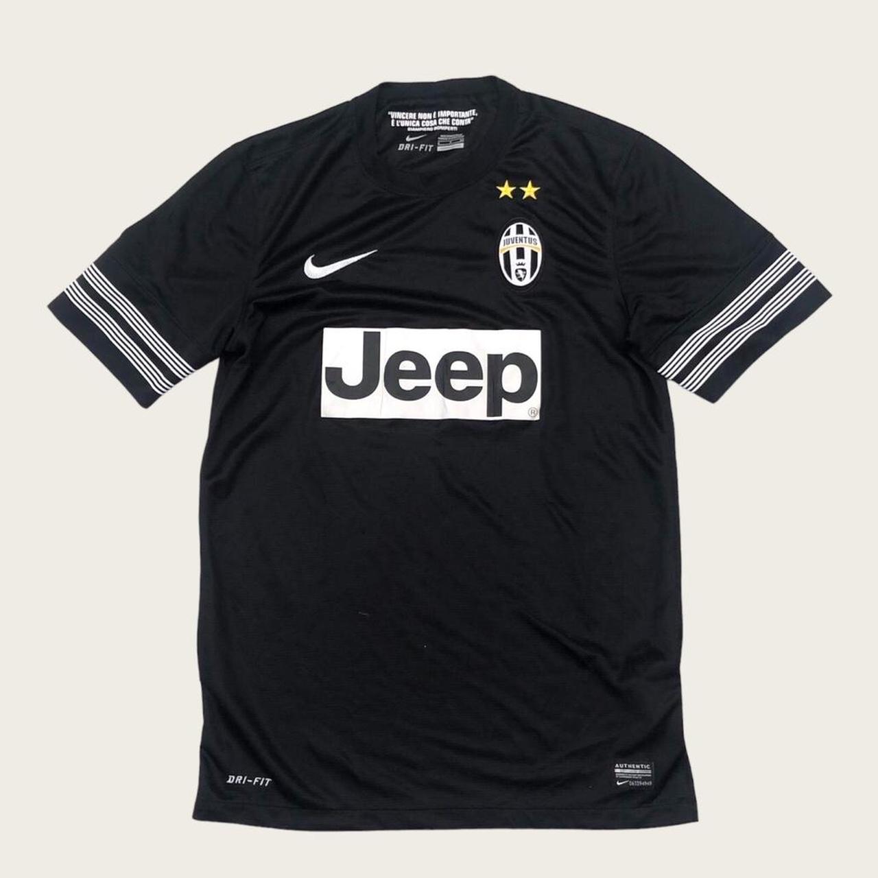 Juventus store kit 2012