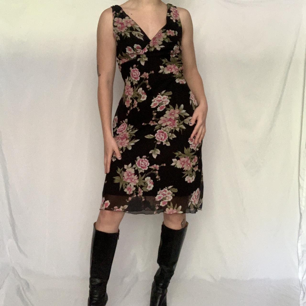 Vintage floral midi dress Mid thigh length lining... - Depop