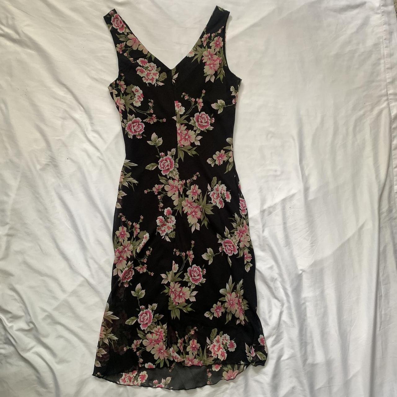 Vintage floral midi dress Mid thigh length lining... - Depop