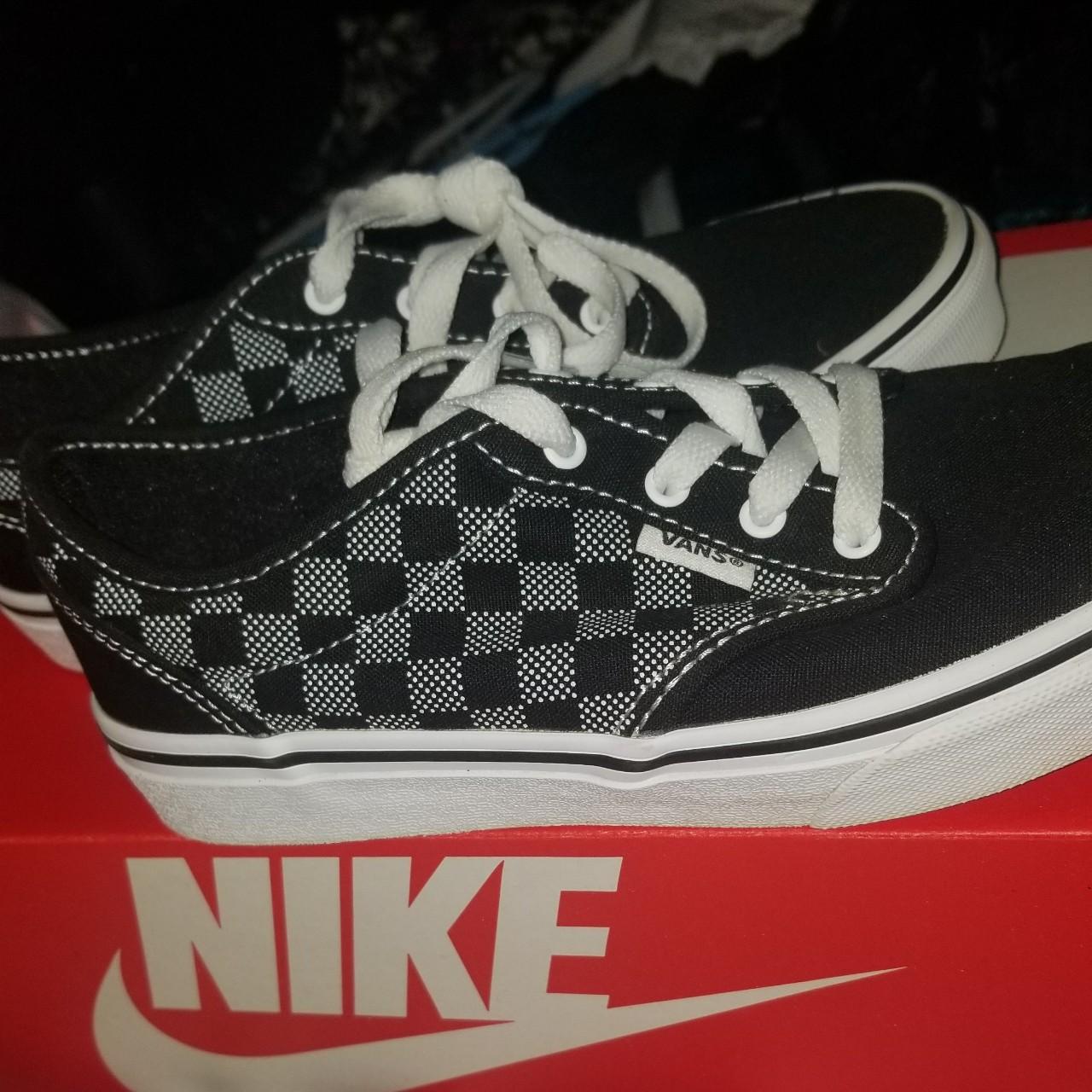 Size 4 checkerboard outlet vans