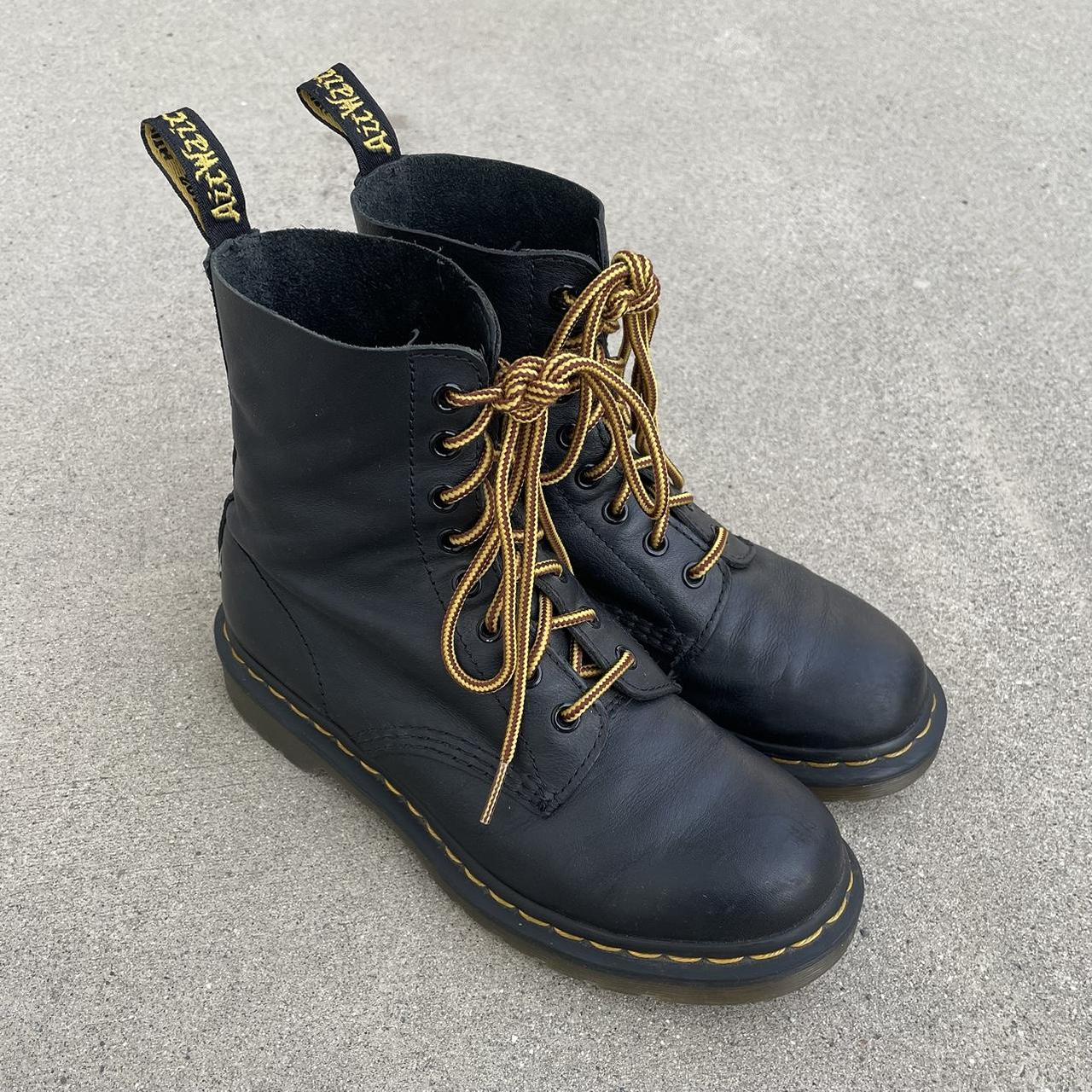 Dr martens 1460 store yellow laces