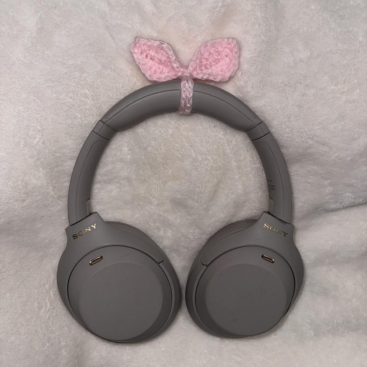 Crochet Leaf Sprout for Headphones Handmade Color: Depop