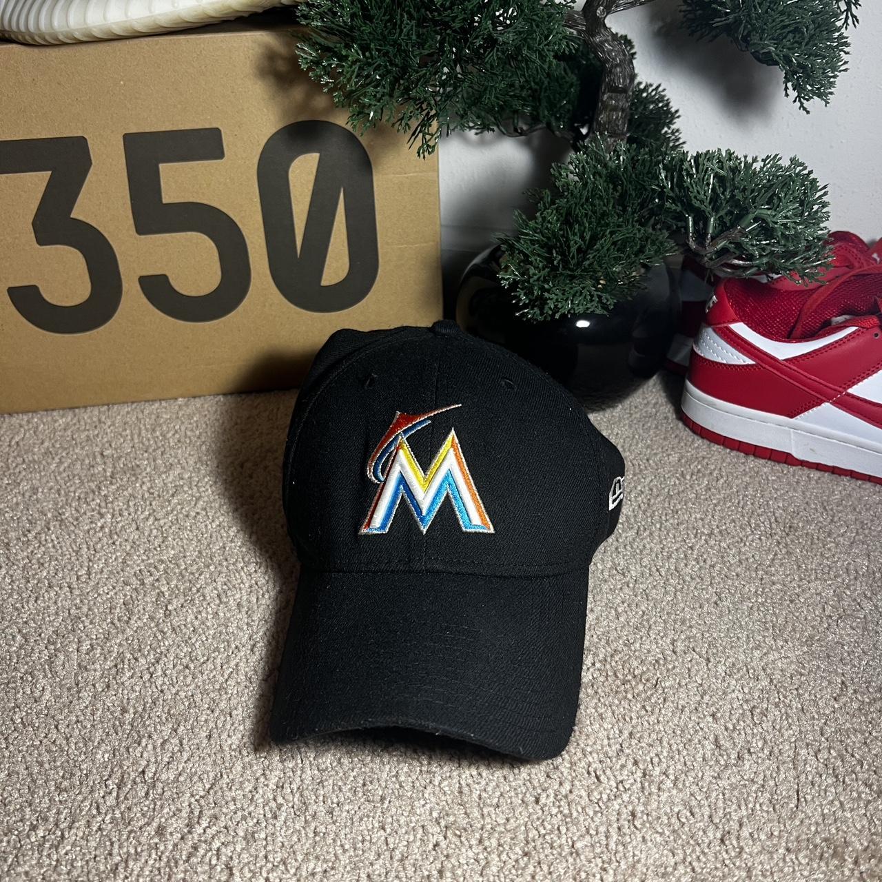  New Era Men's Florida Marlins, Black, Small/Medium