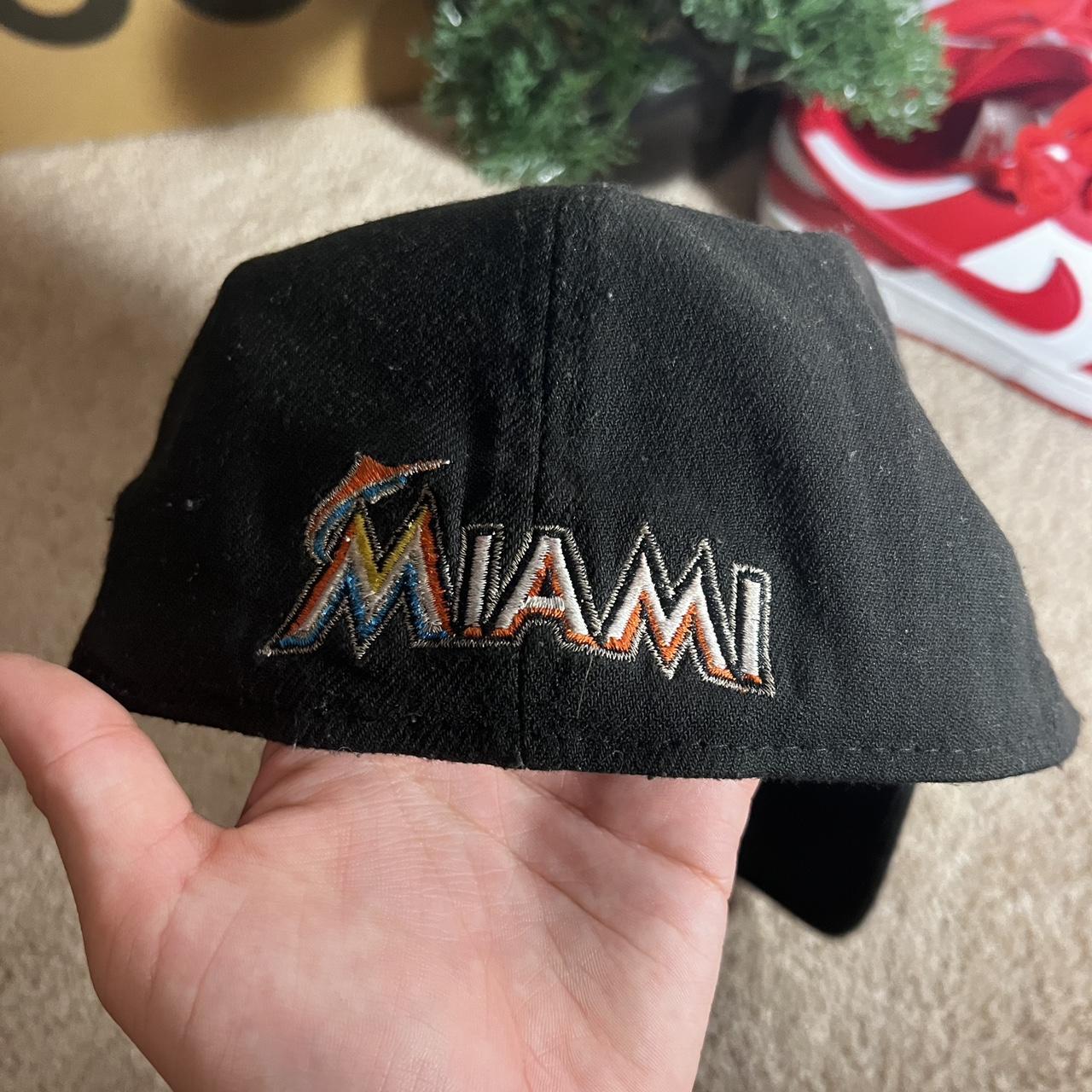  New Era Men's Florida Marlins, Black, Small/Medium