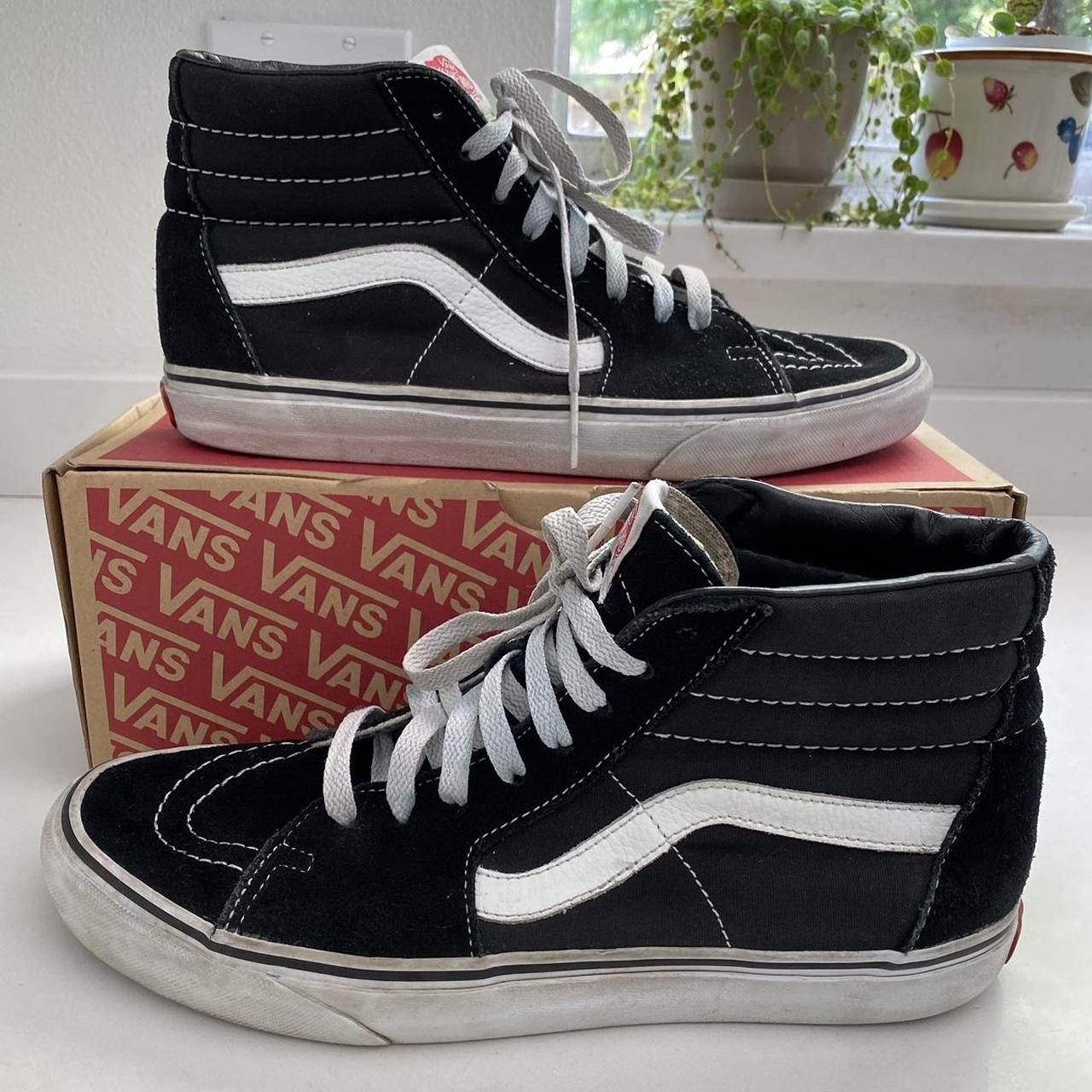 Vans Men's Black and White Trainers | Depop