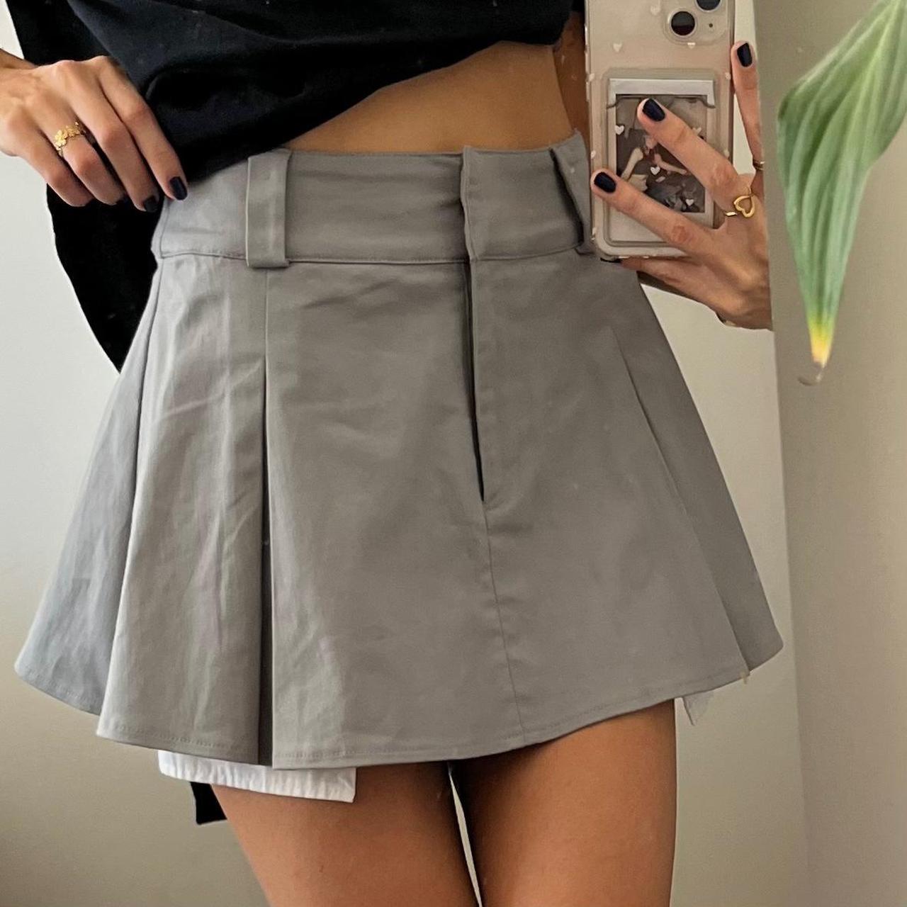 White Fox Boutique – grey pleated mini skirt 𖡼 XS | Depop