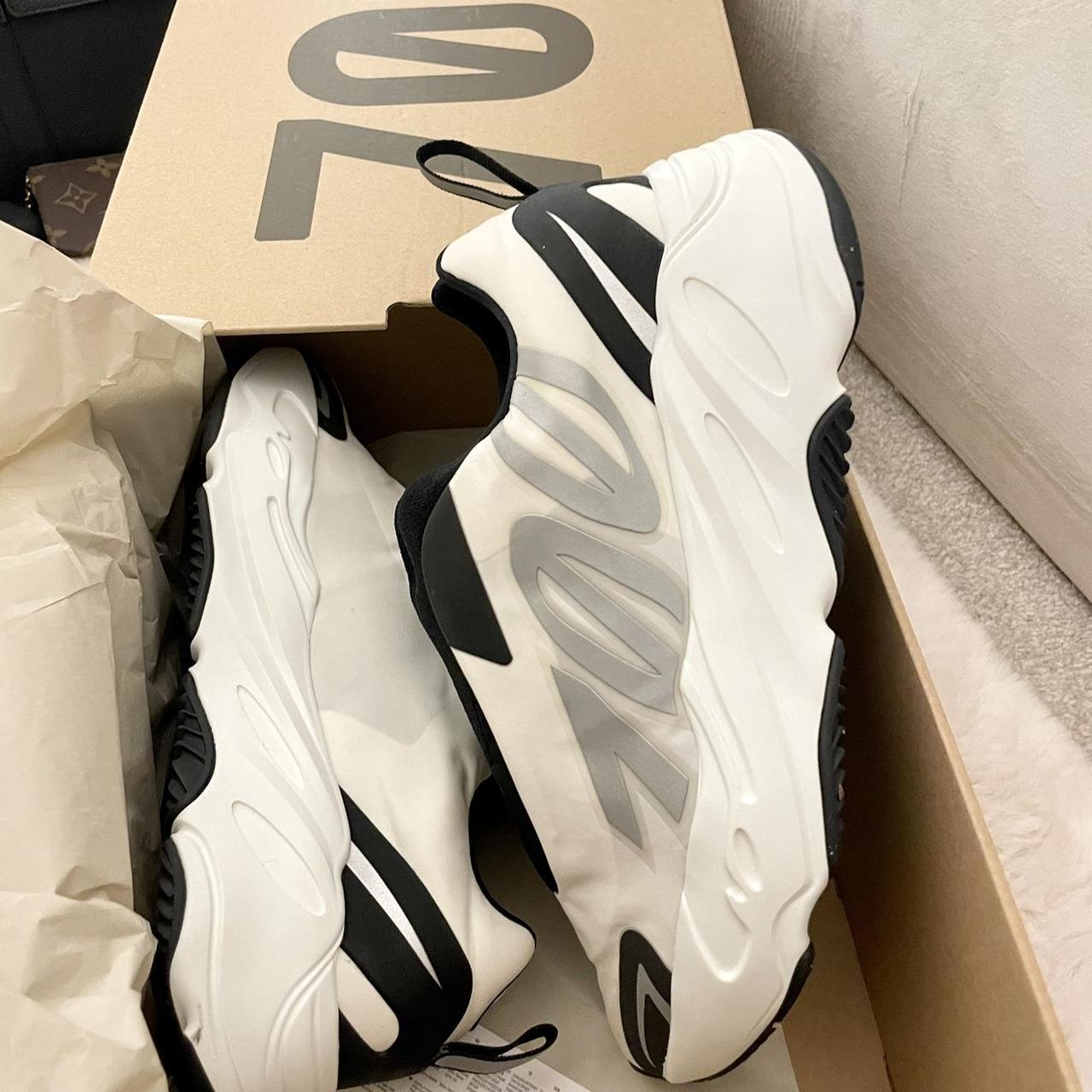 yeezy 700 authentic