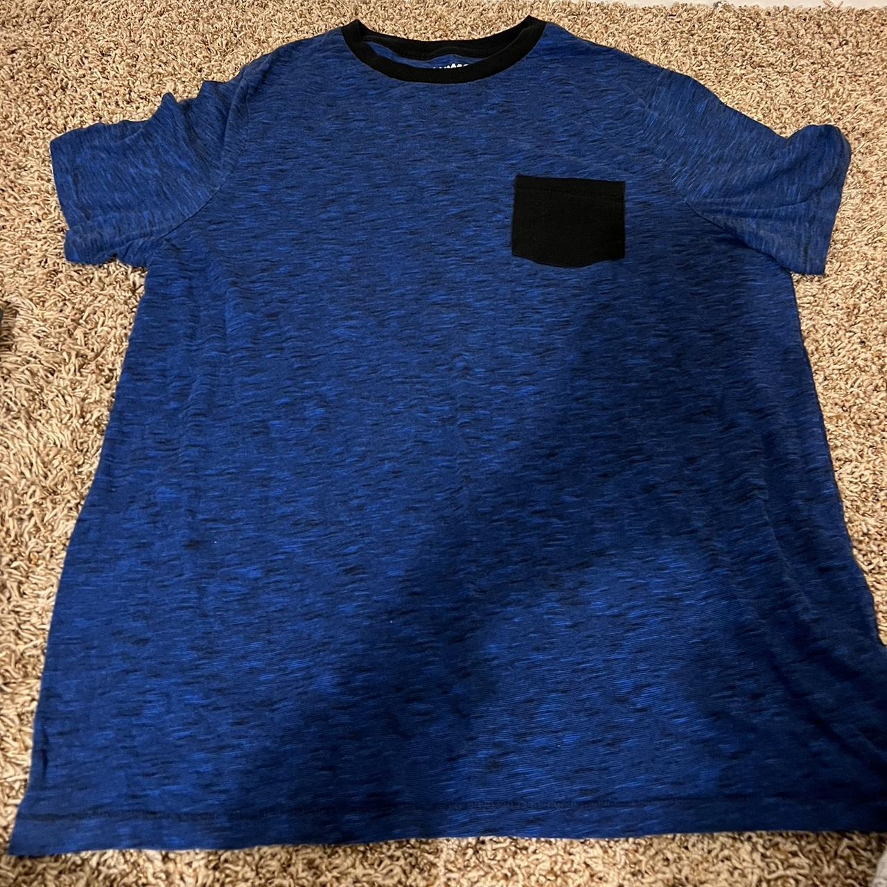 Kohl's Men's Blue and Black Tshirt Depop
