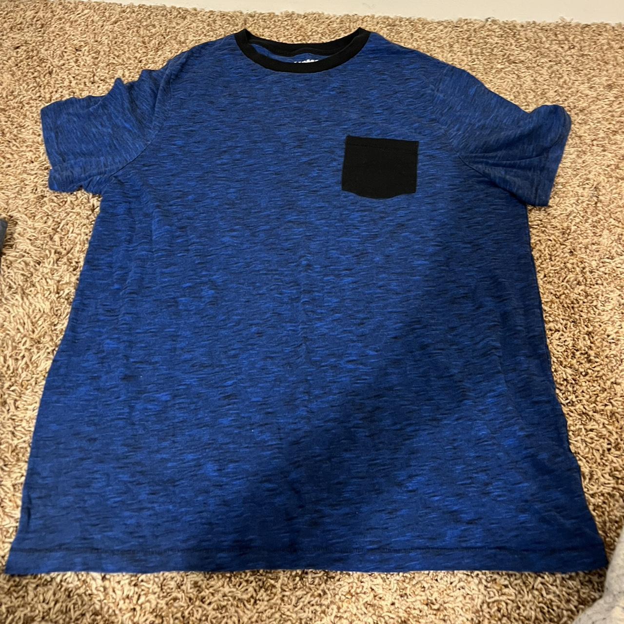 Kohl's Men's Blue and Black Tshirt Depop