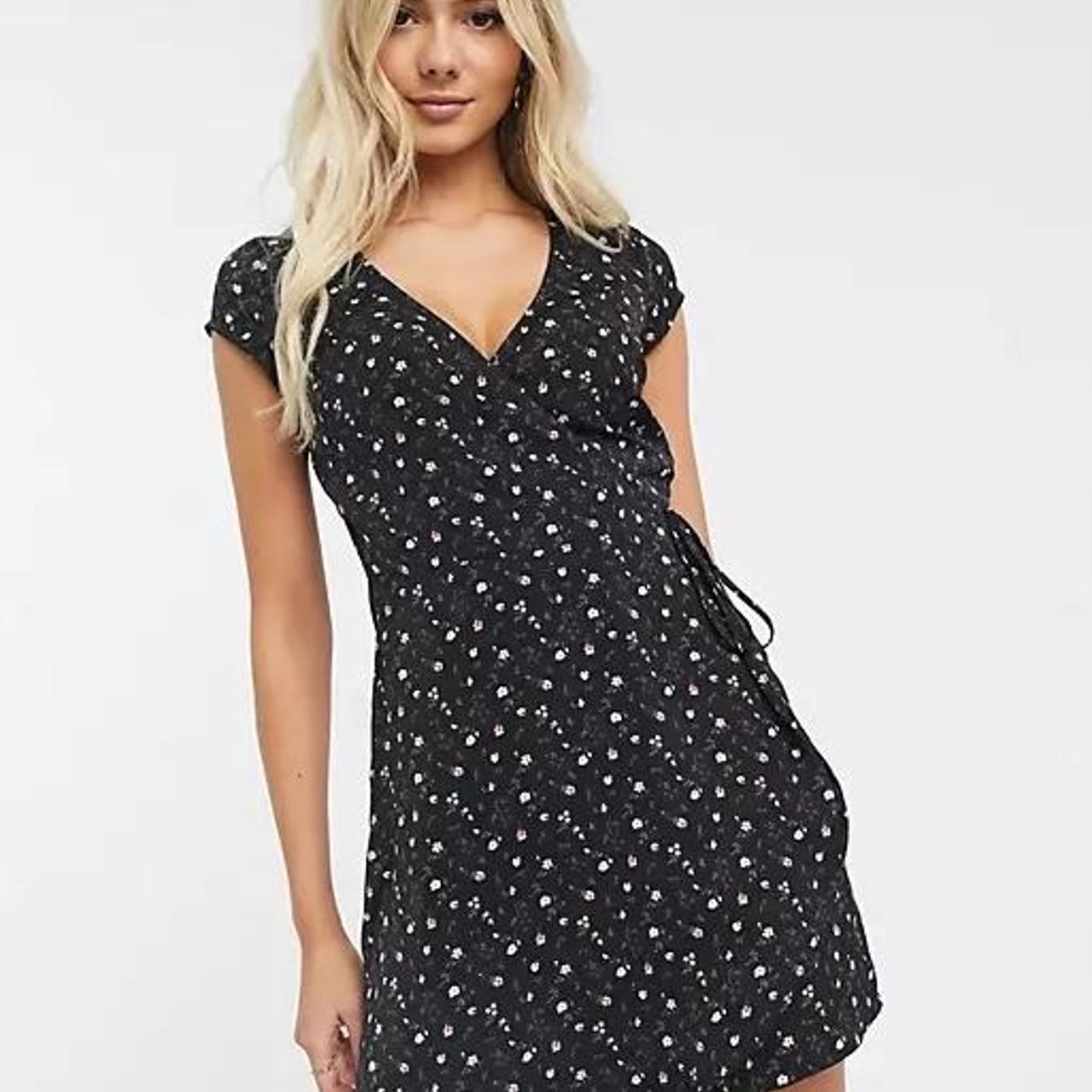 Hollister wrap mini dress Super cute adjustable