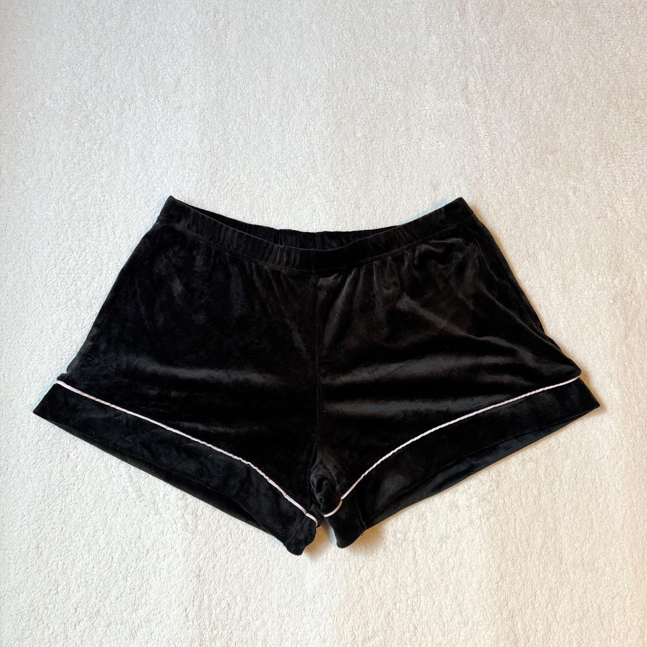 🩵 JUICY COUTURE VELVET SHORTS 🩵 🔷 size large but - Depop