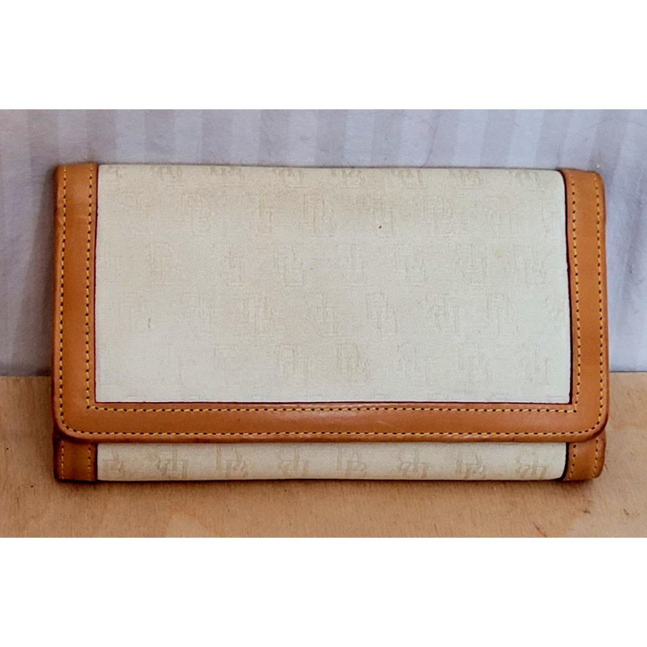 Dooney and best sale bourke signature wallet