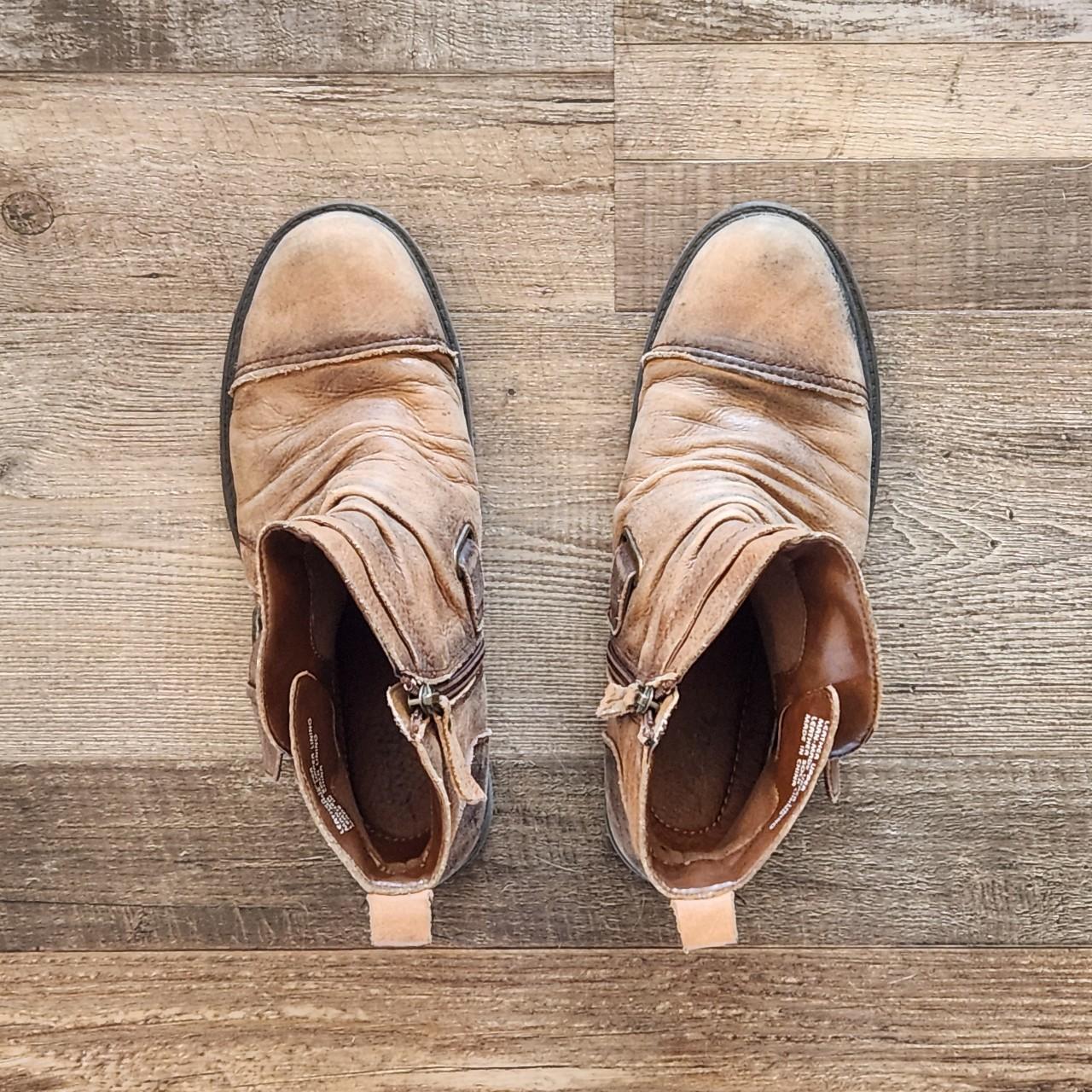 Women's brown zipup Earth ankle boots with false... Depop