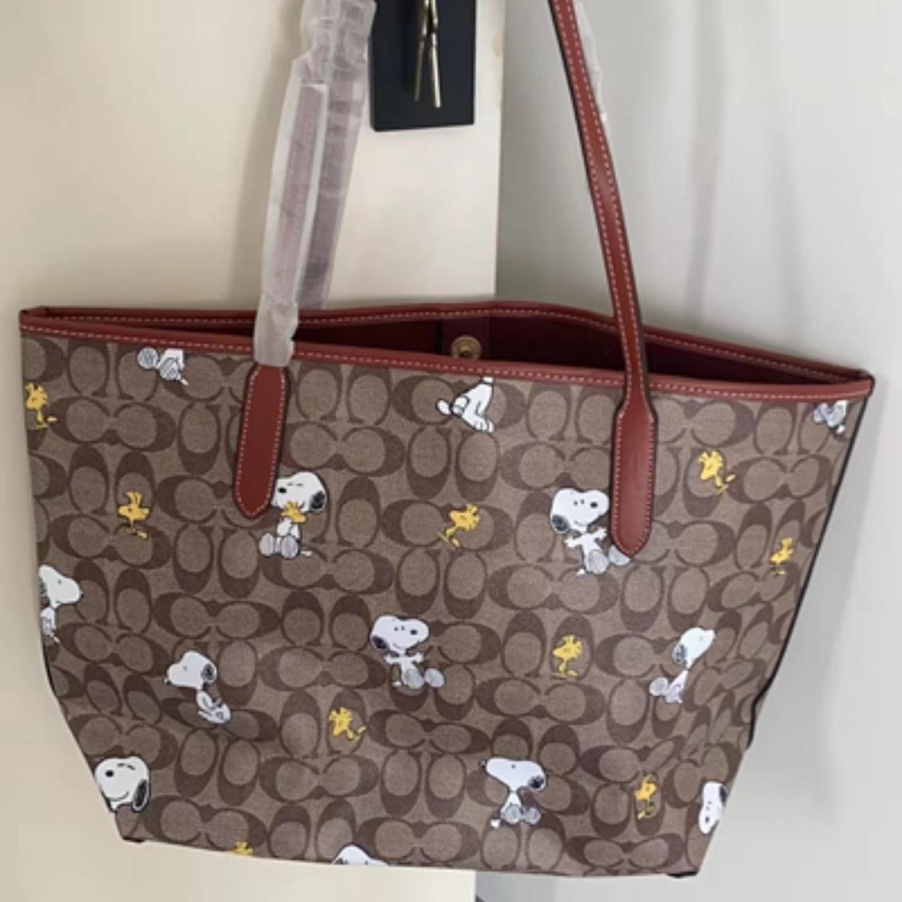 Coach deals X Peanuts City Tote In Signature Canvas With Snoopy Woodstock Print