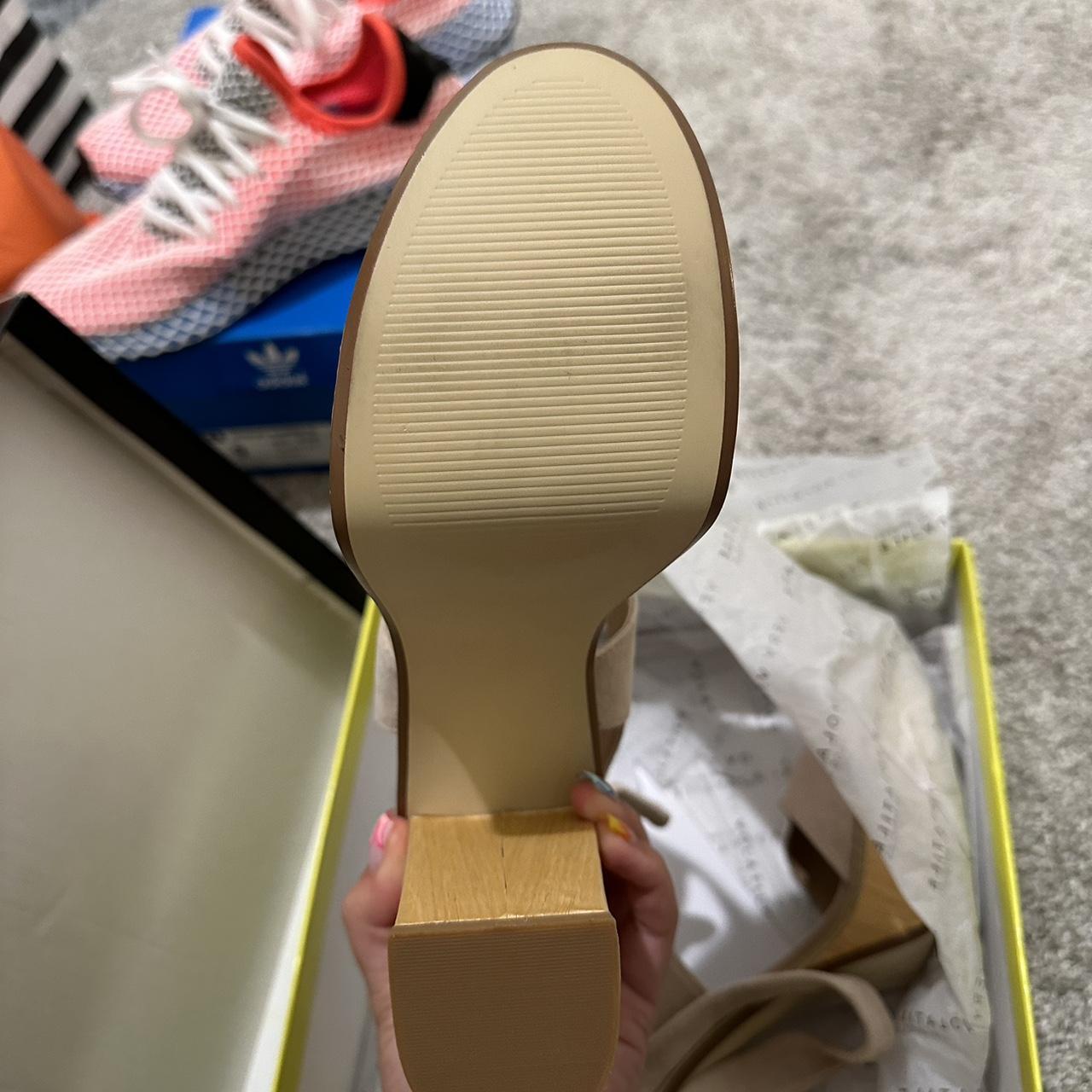 Very Volatile Women's Tan Sandals (4)