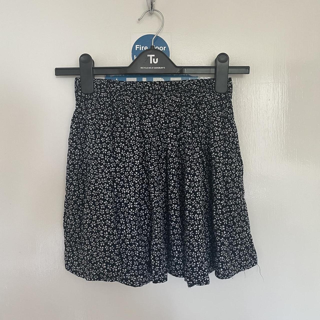 Brandy Melville elasticated waist floral skirt.... - Depop