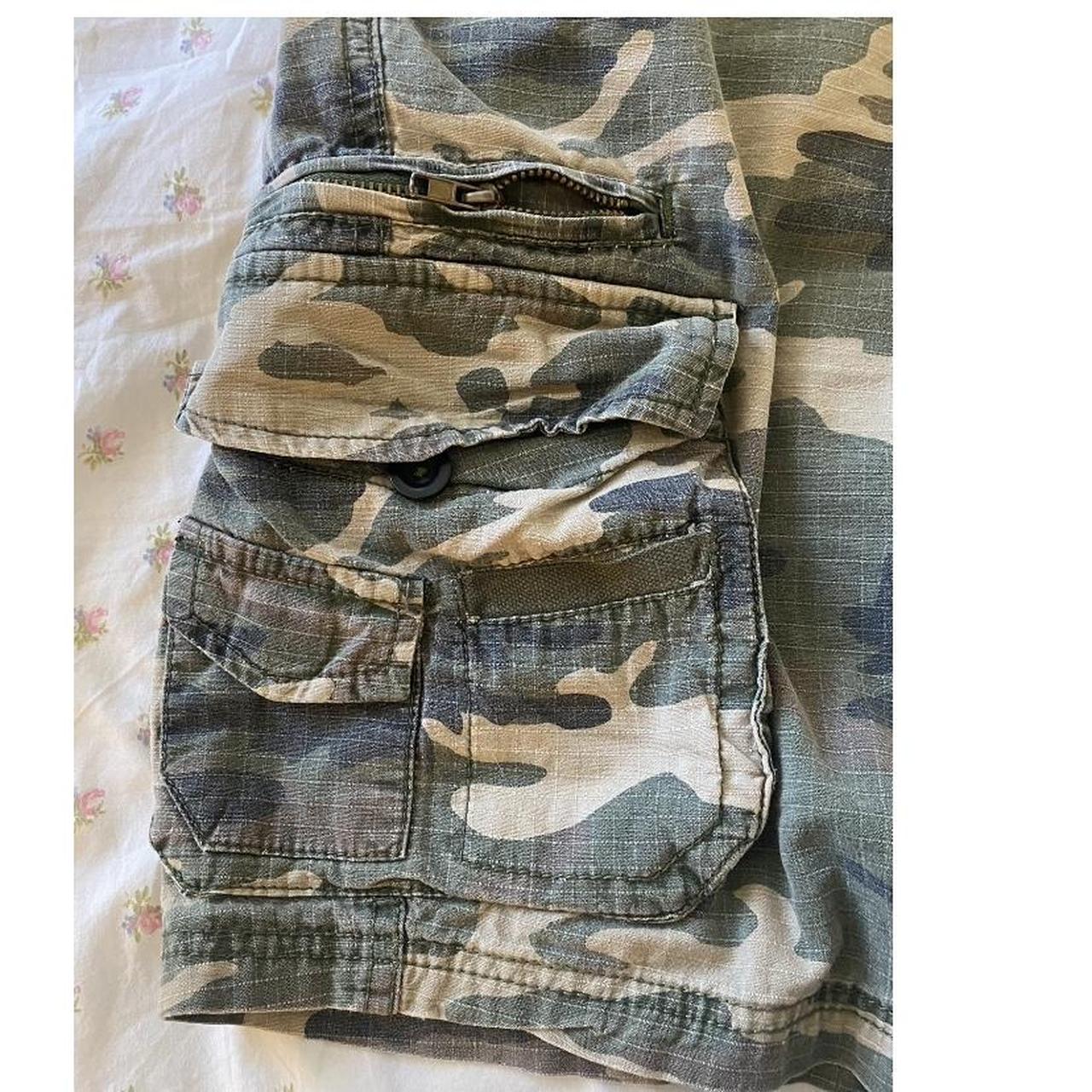 Y2k Camo jorts with lots of pockets is missing a... - Depop