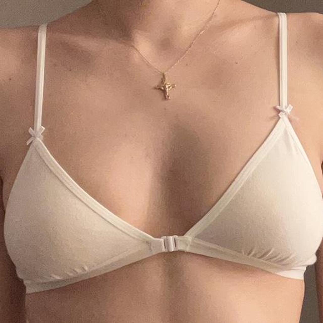 Non-wired t-shirt bra. 32AA but fits 32A. Turquoise - Depop