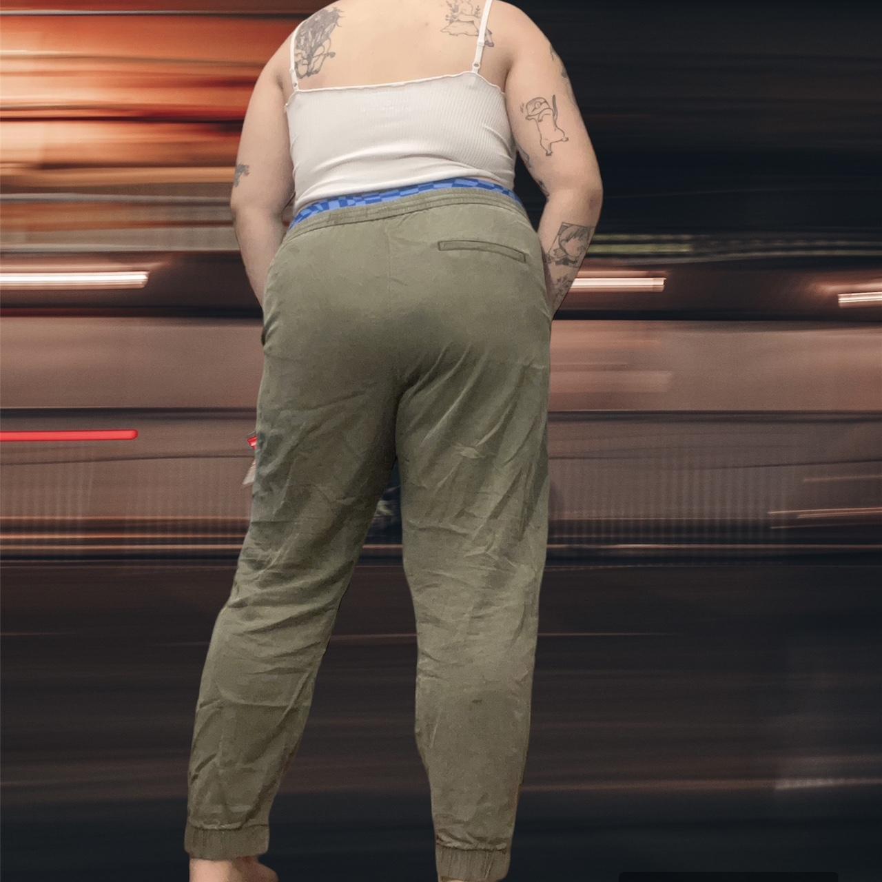 Gap Olive Green Cargo Pants With Pockets and... Depop