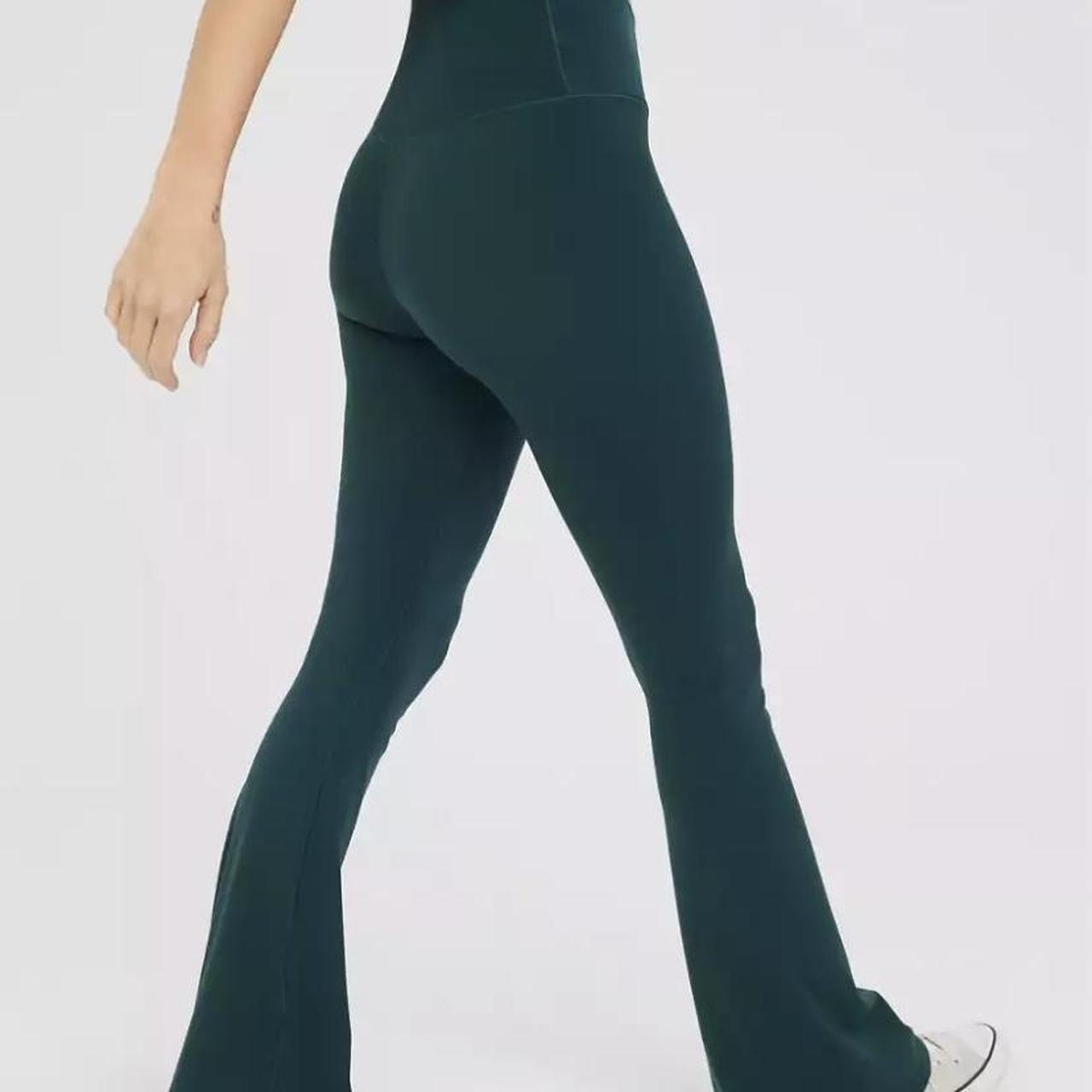 Aerie Women's Green Leggings Depop