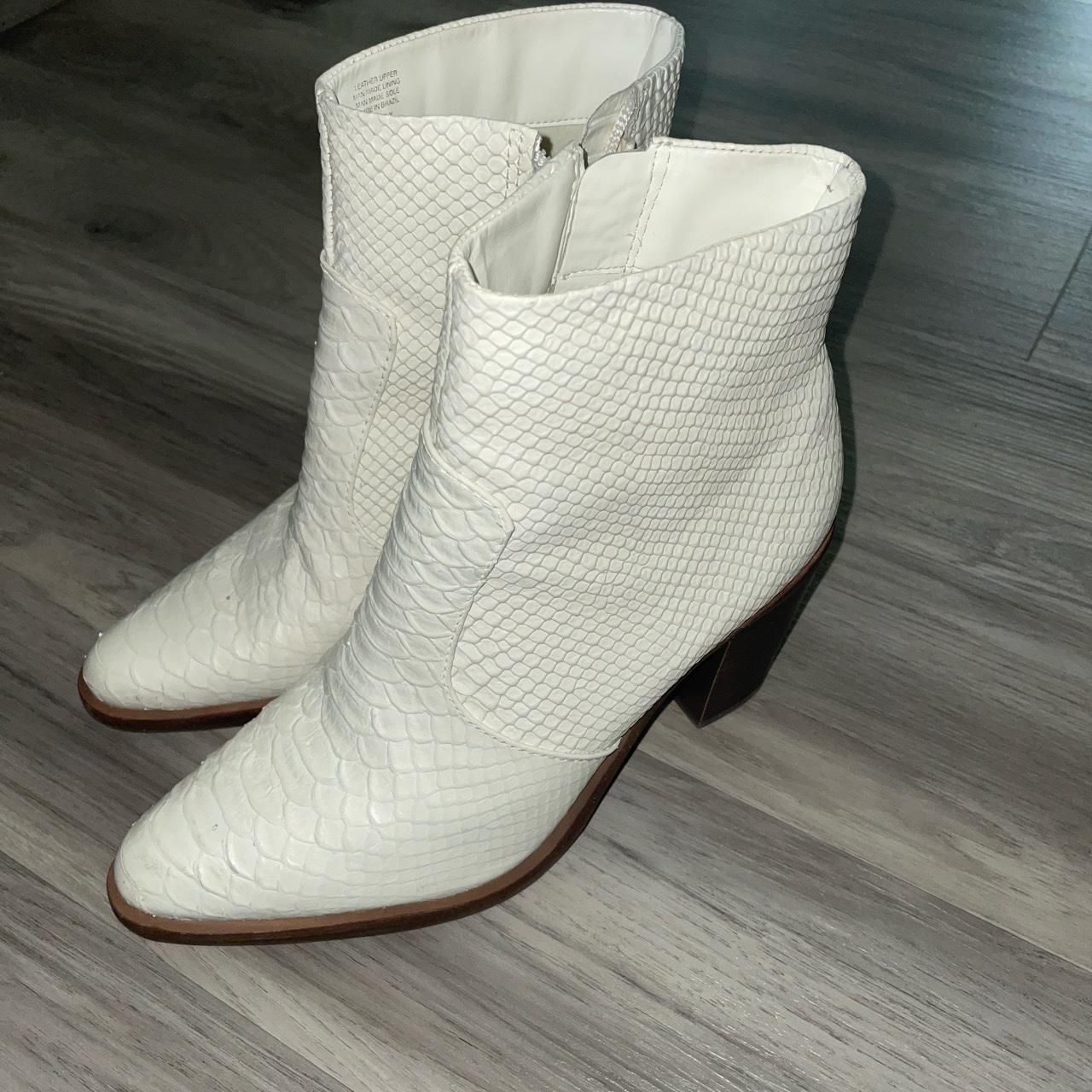 Gianni Bini Women's Cream and White Boots Depop