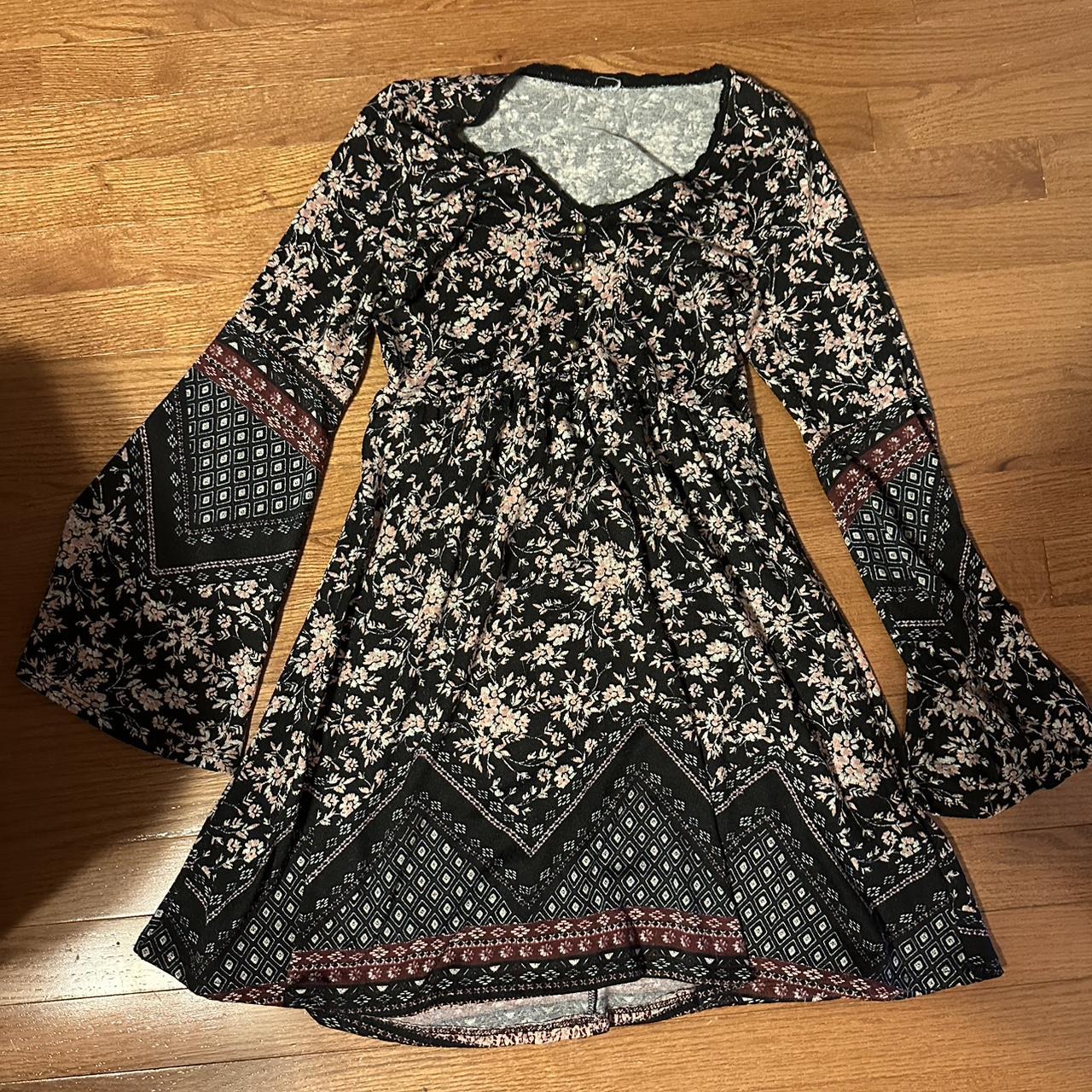 this dress is from kohls, size M women’s barely... - Depop