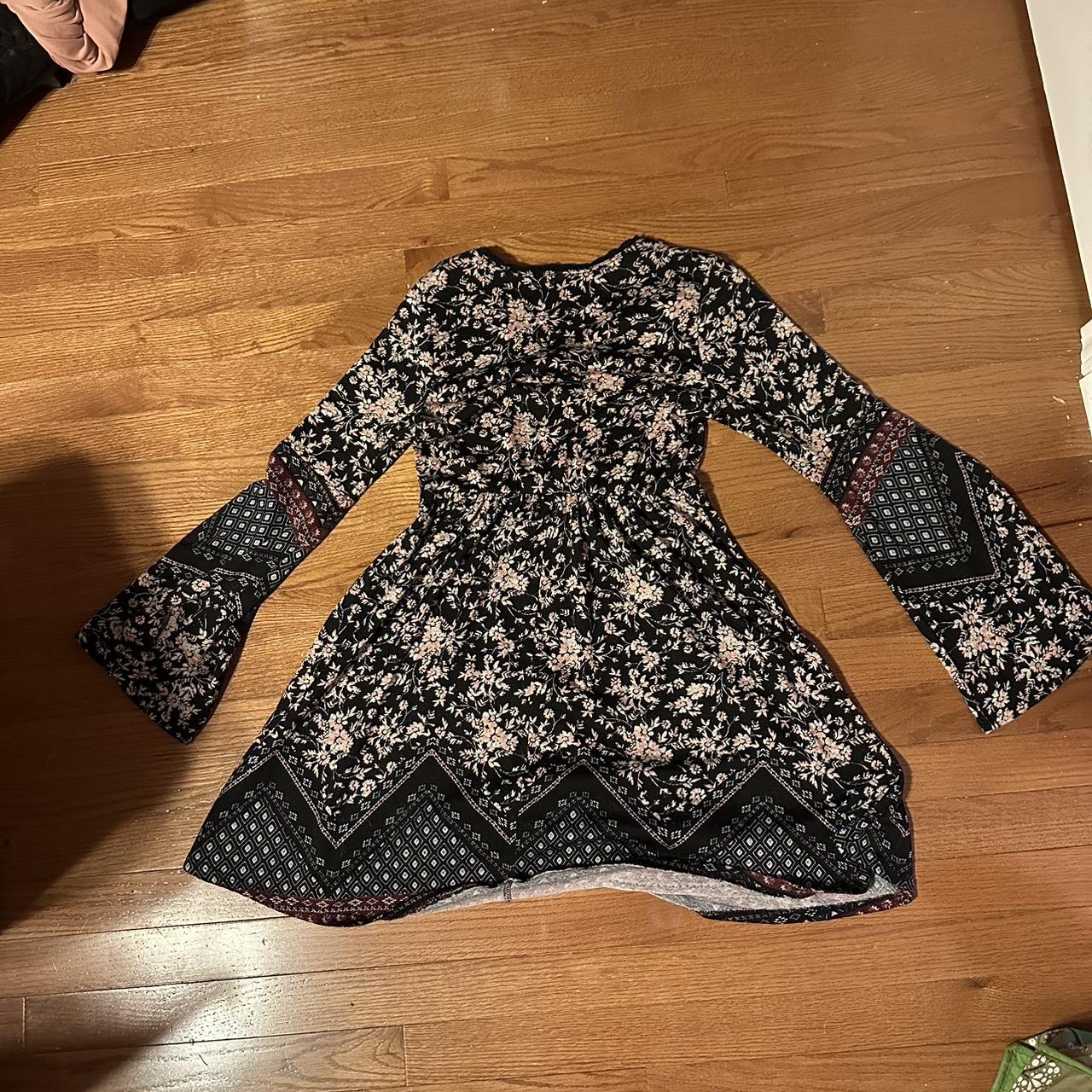 this dress is from kohls, size M women’s barely... - Depop