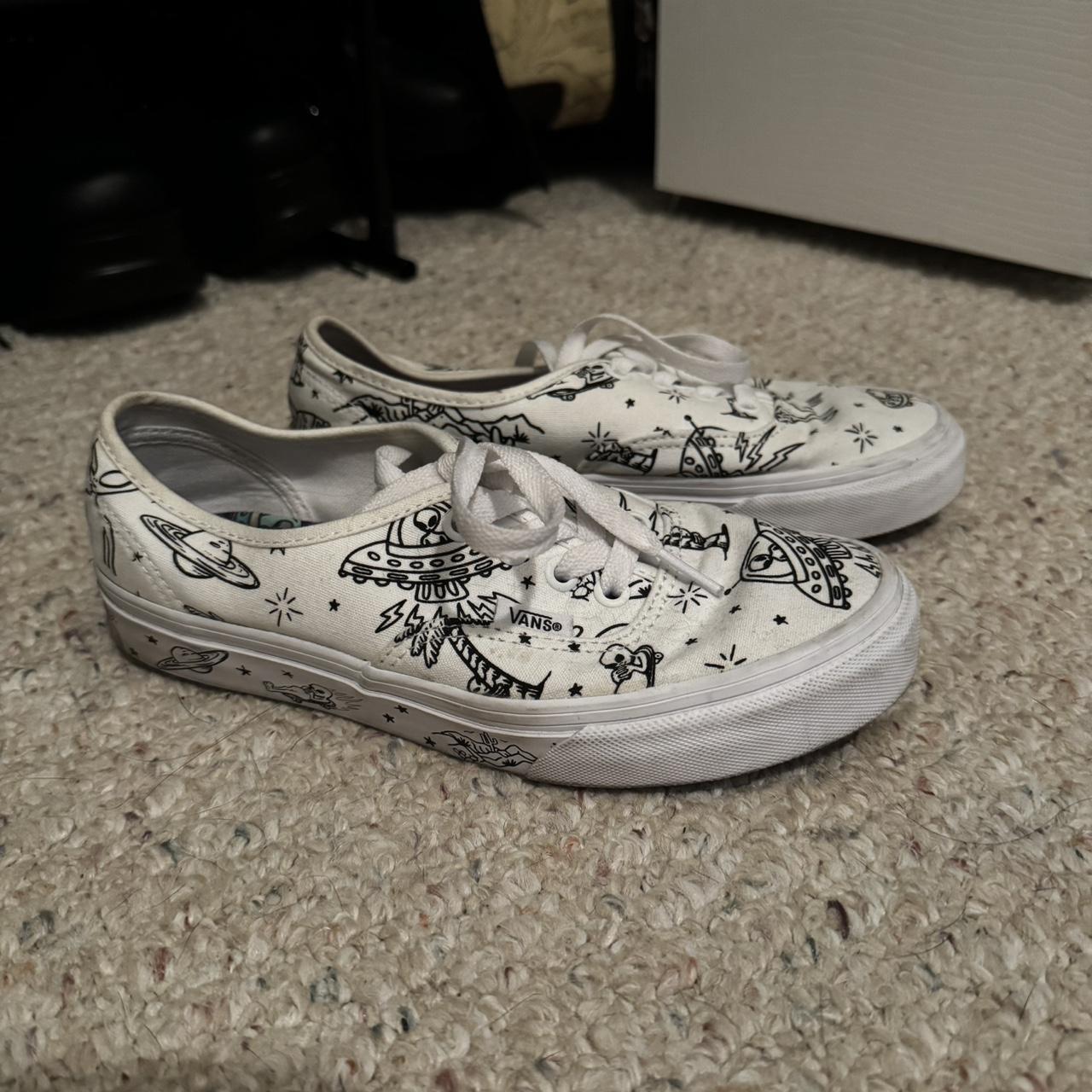 white alien vans