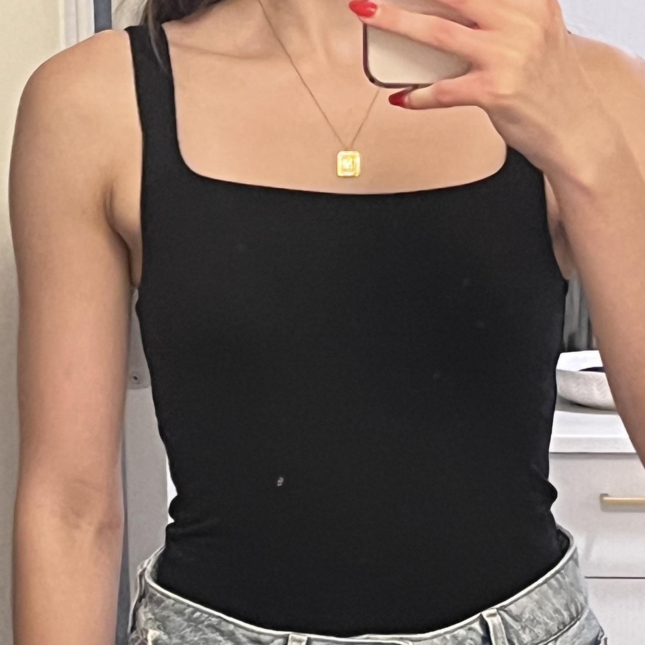 Aritzia Women's Vest Depop