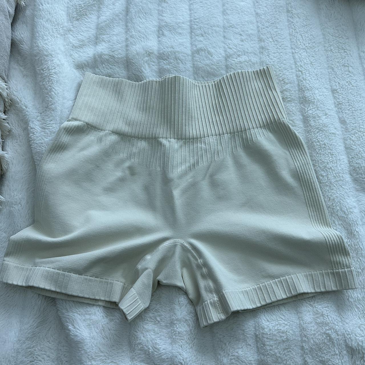 Bo+Tee Women's Cream Shorts | Depop