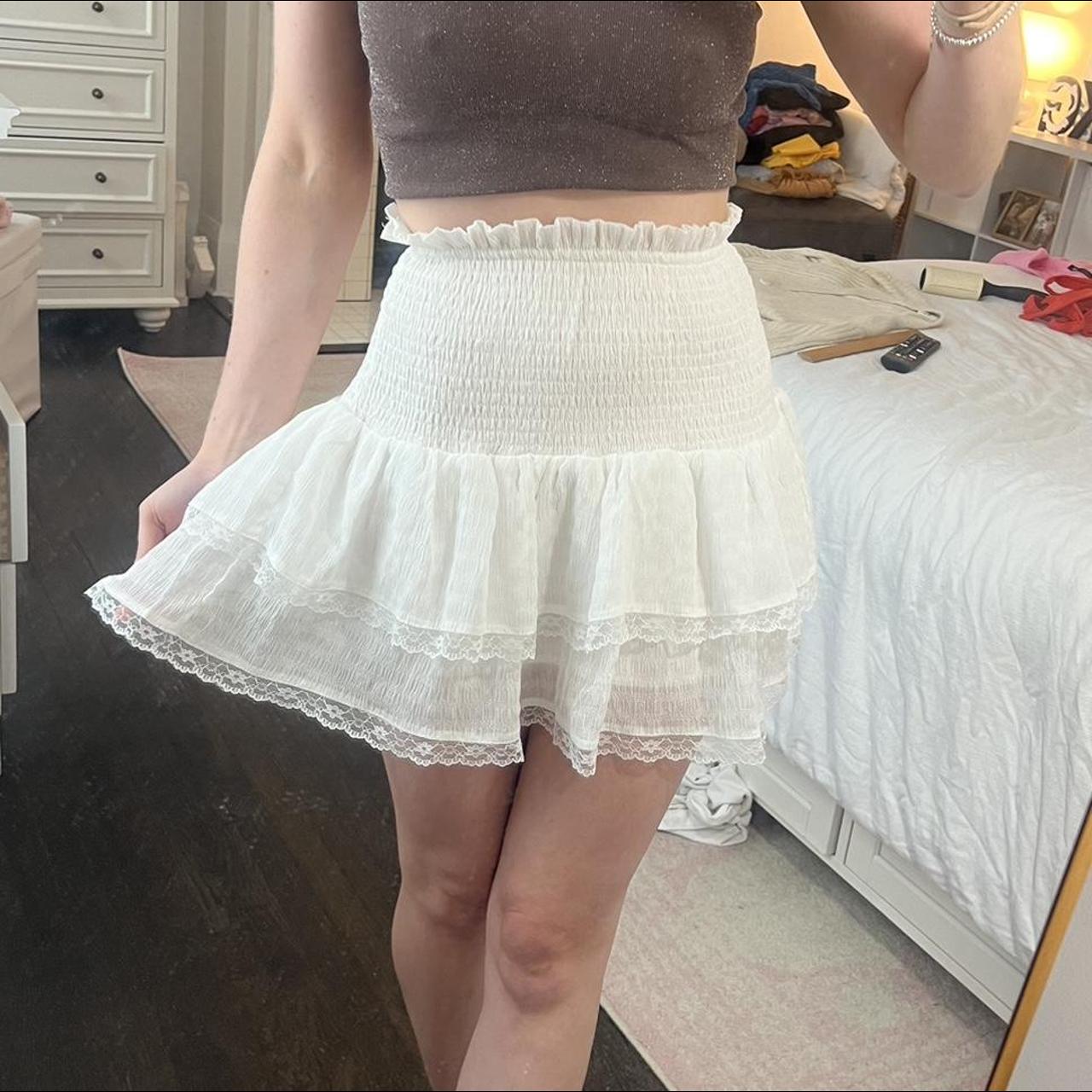 White ruffle skirt shop you better watch it